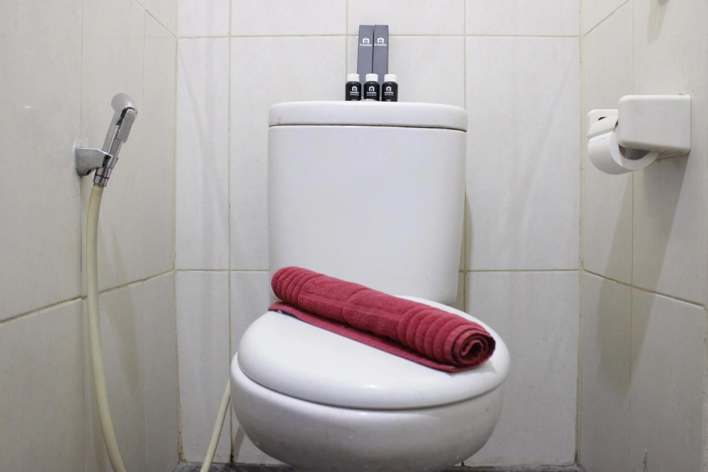 Bathroom in Private & Stylish 2BR at Gateway Apartment Ahmad Yani Cicadas By Travelio