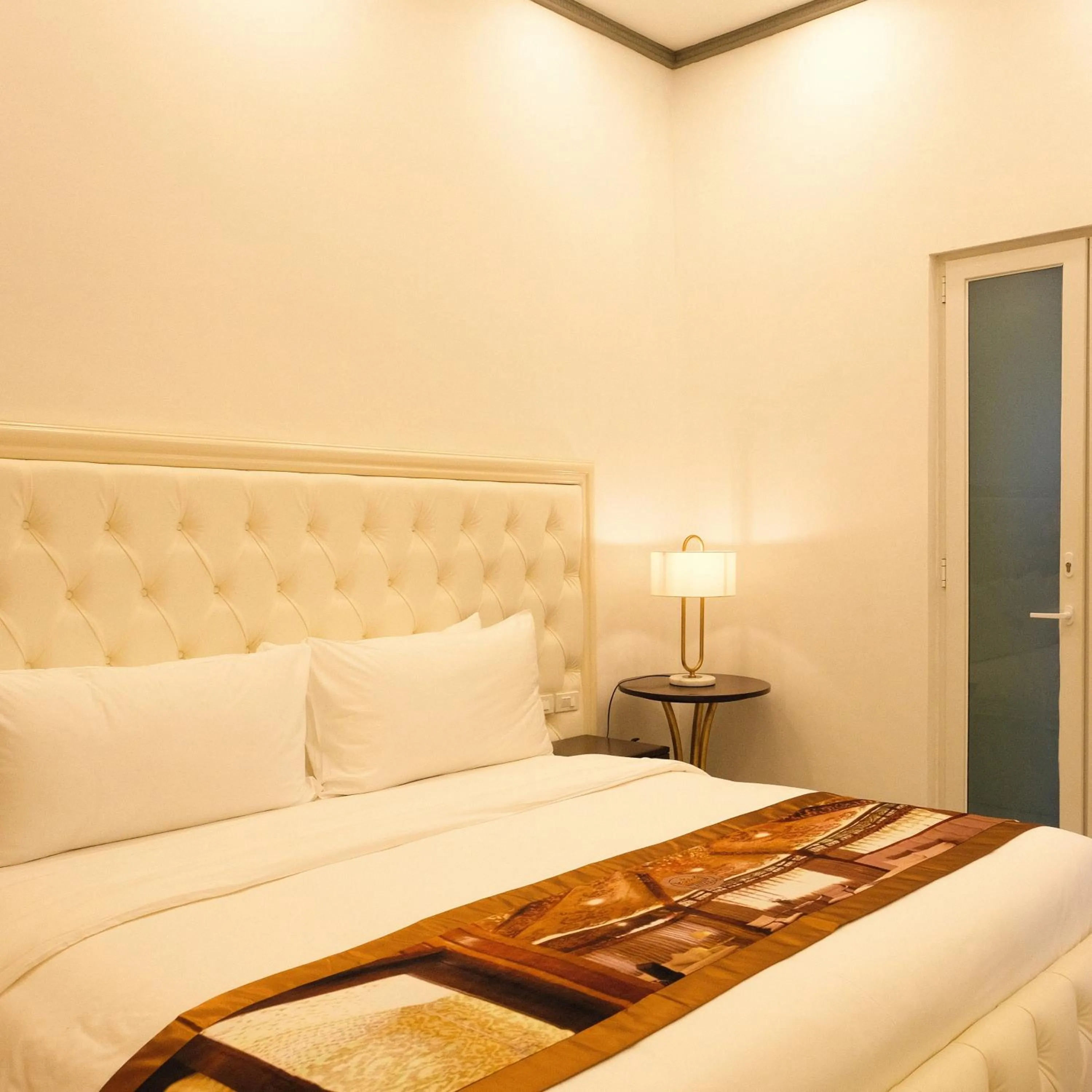 Bedroom, Bed in Rancho Bernardo Luxury Villas and Resort