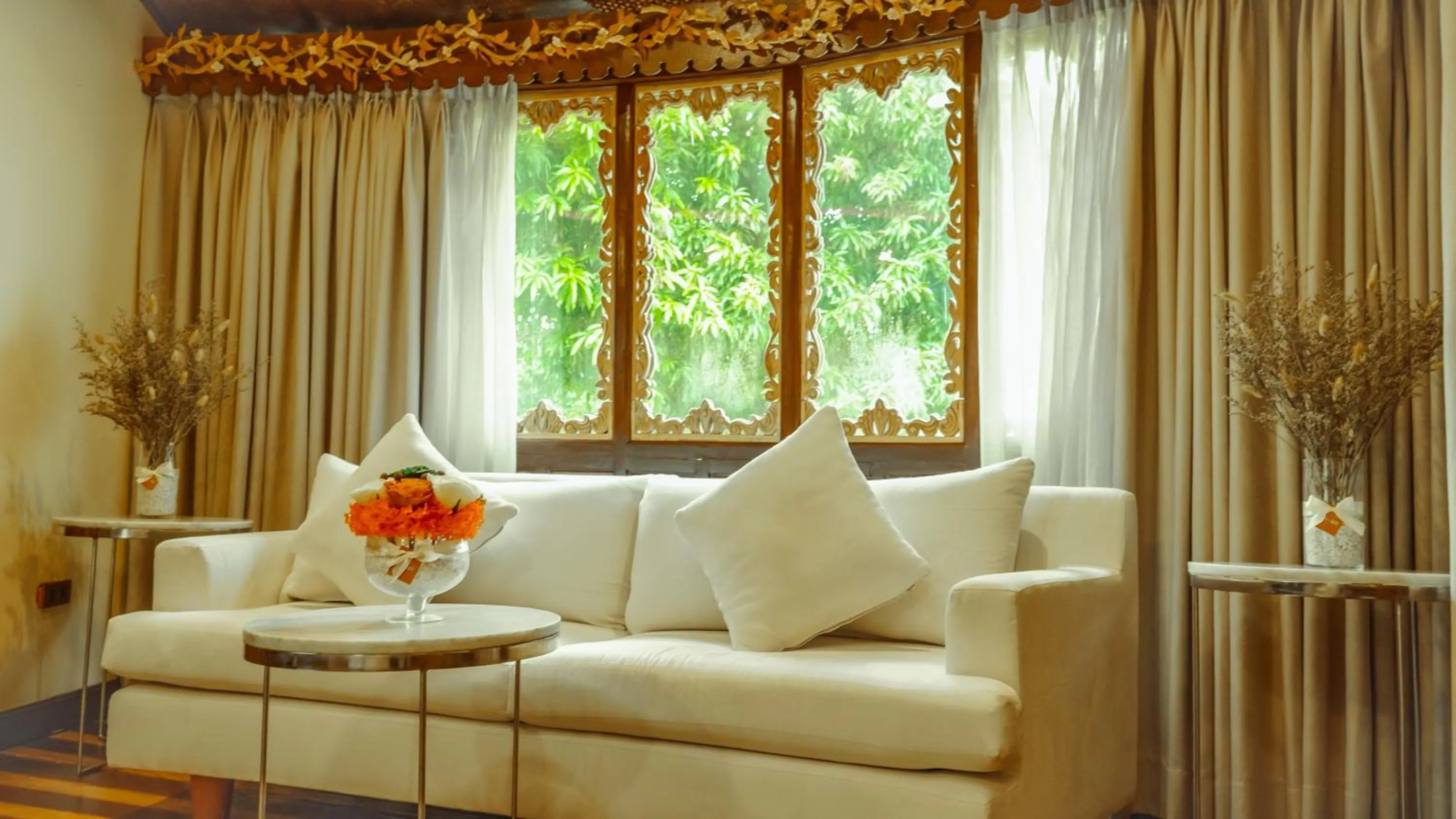 Living room in Rancho Bernardo Luxury Villas and Resort