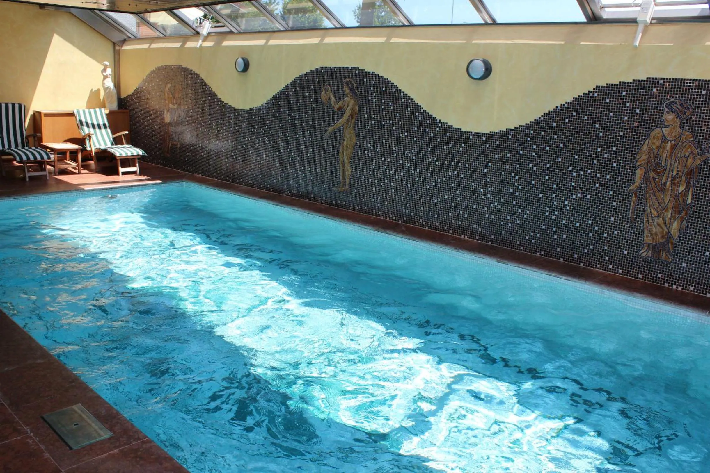 Swimming pool in Airporthotel Salzburg - Hotel am Salzburg Airport