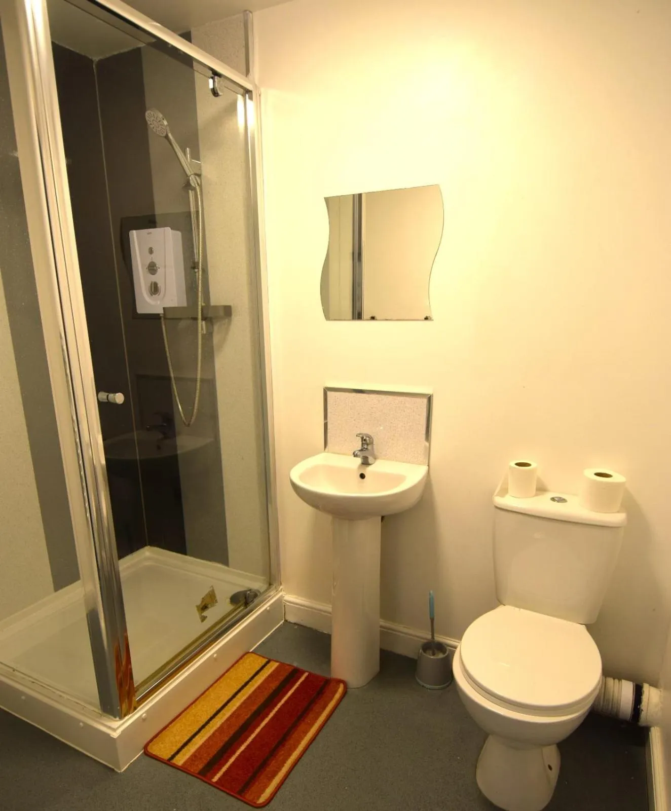 Toilet in OYO Victoria Apartments