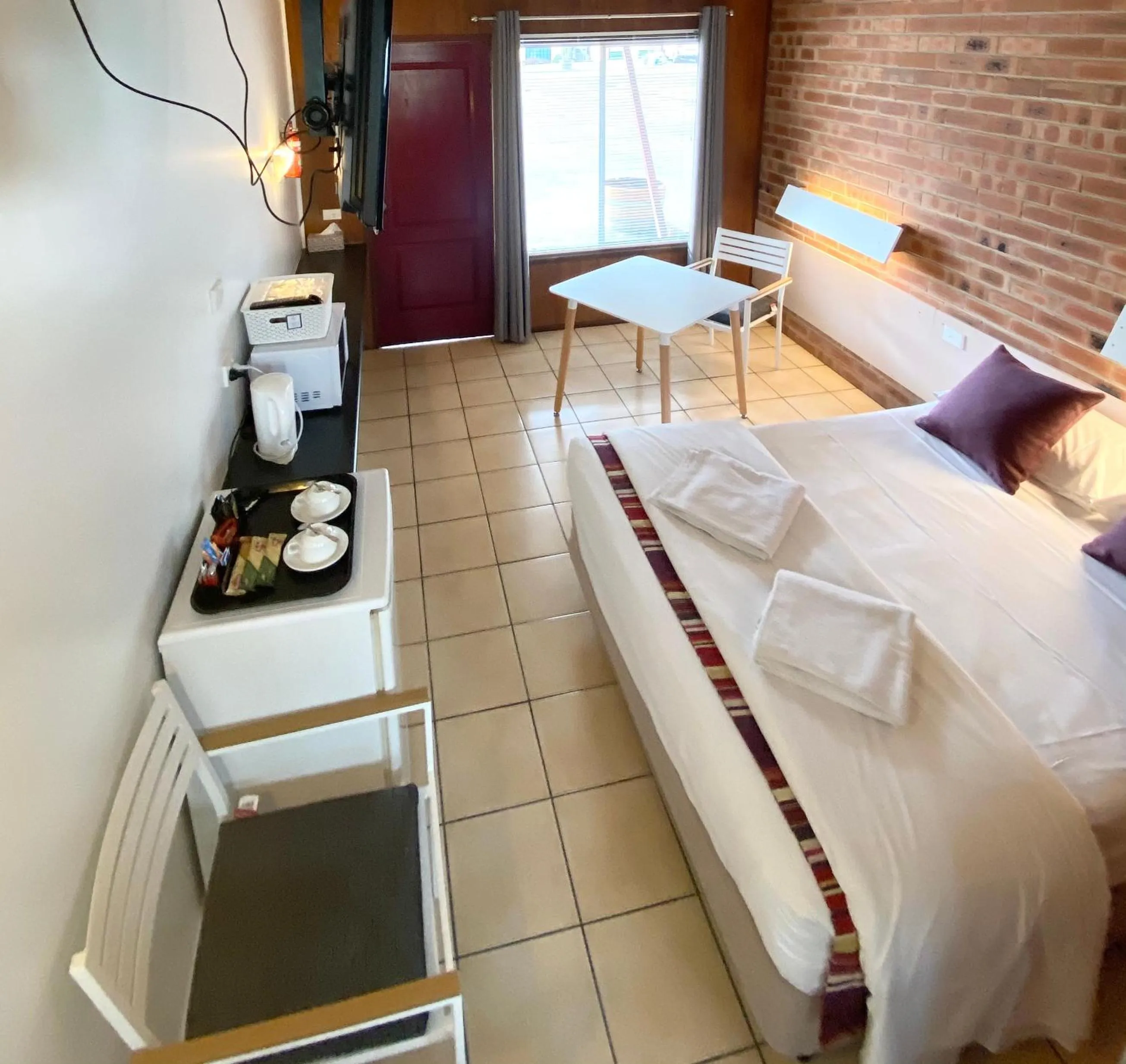 Photo of the whole room, Bed in PROSERPINE MOTOR LODGE