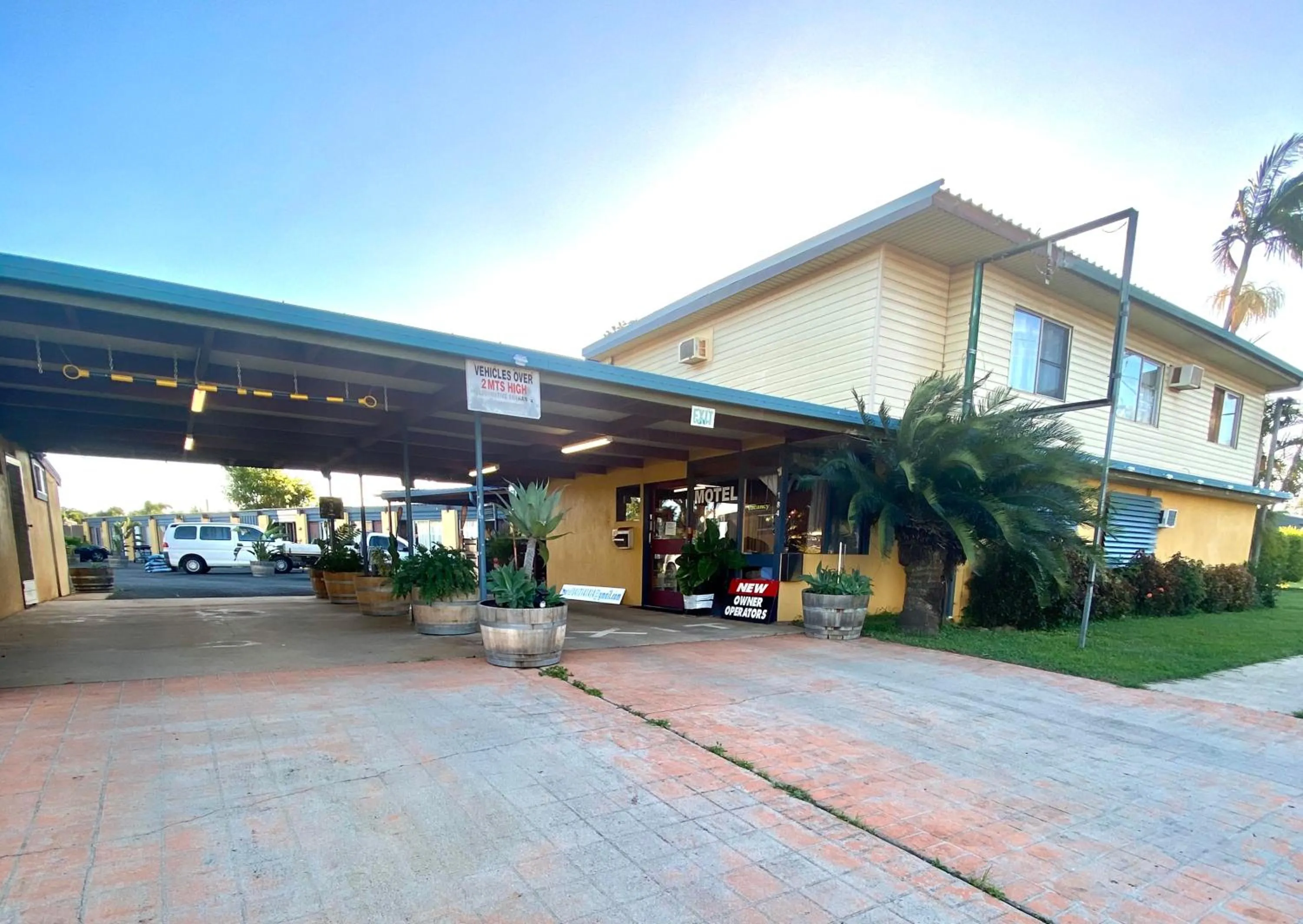 Property building in PROSERPINE MOTOR LODGE
