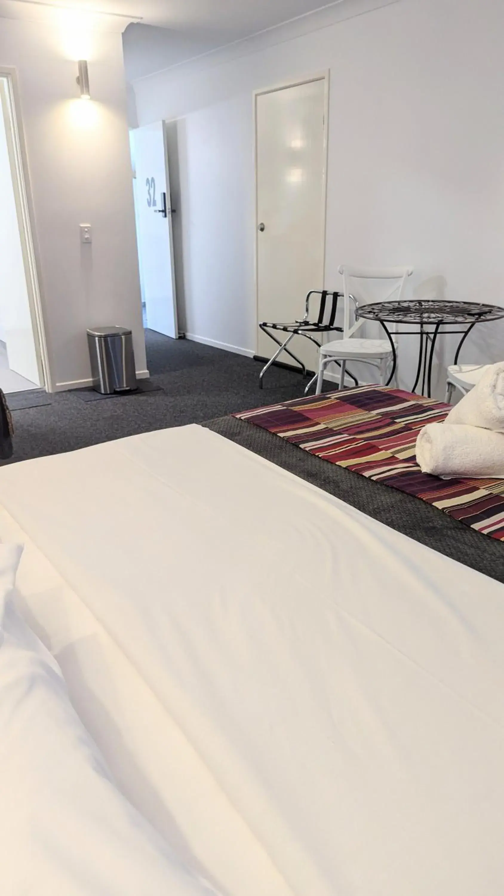 Deluxe Quadruple Room in PROSERPINE MOTOR LODGE Deluxe Quadruple Room in PROSERPINE MOTOR LODGE