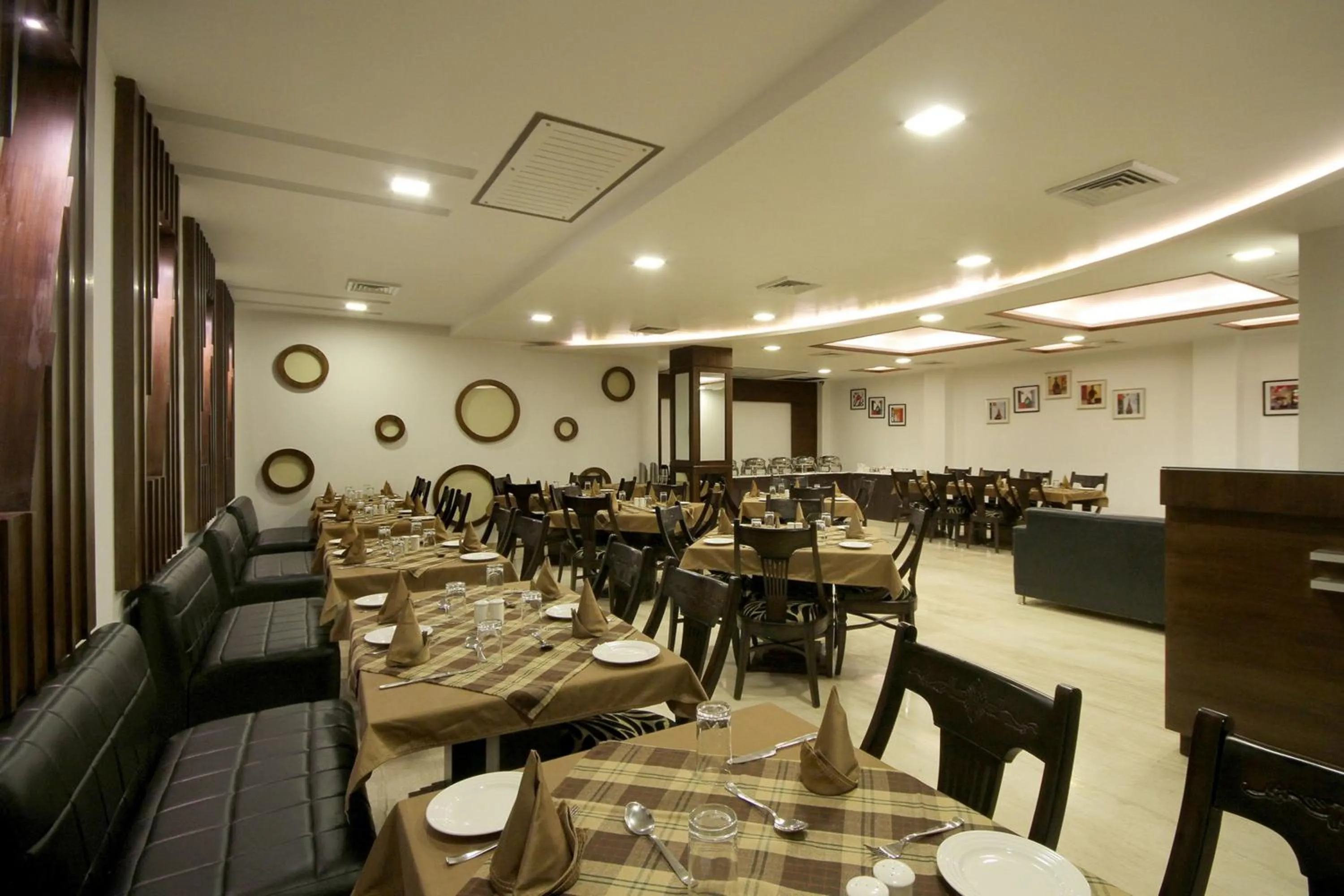 Restaurant/places to eat in Best Western Swing High Katra