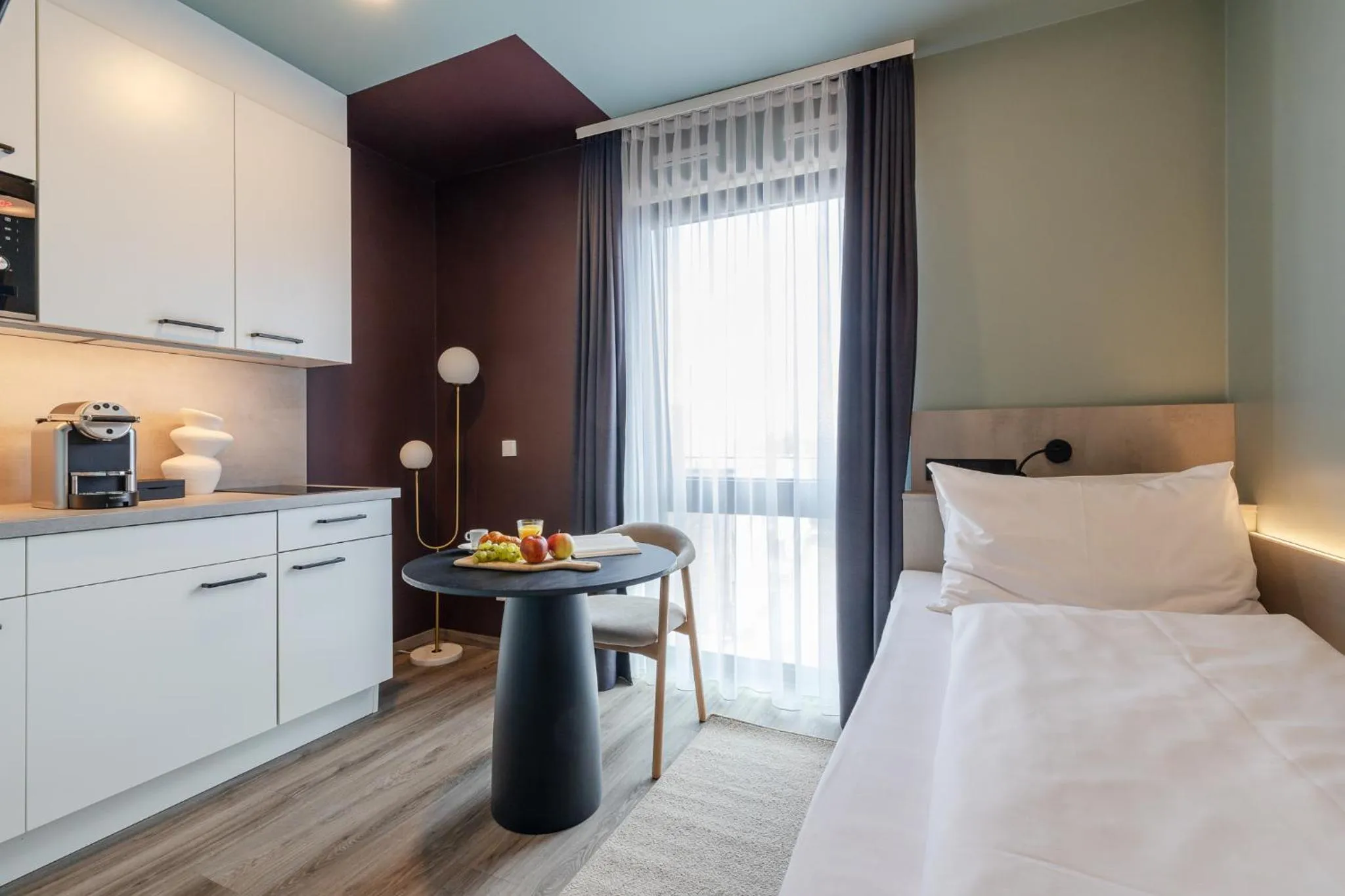 Photo of the whole room, Bed in kalm stay - munich east