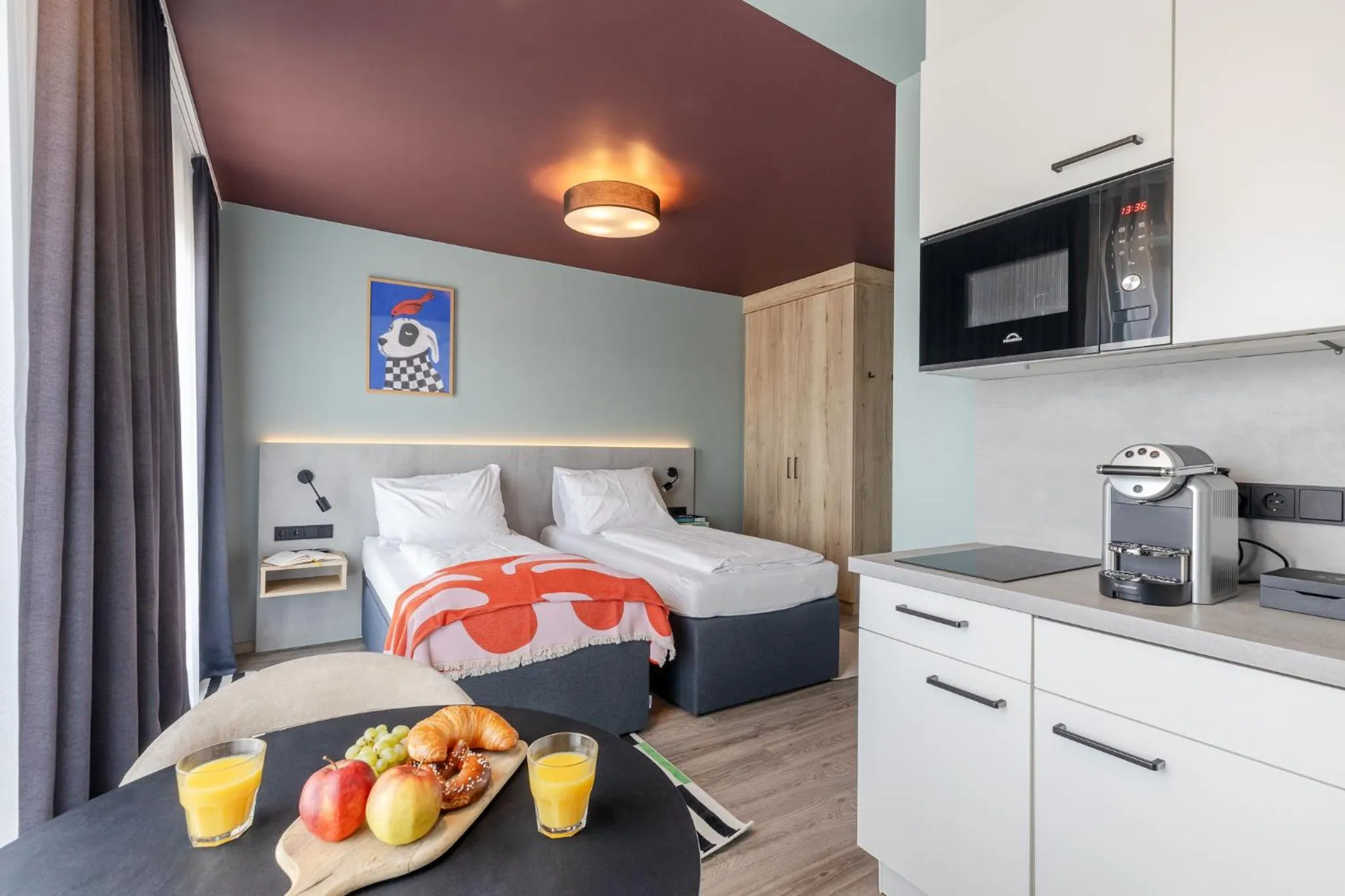 Dining area, Bed in kalm stay - munich east