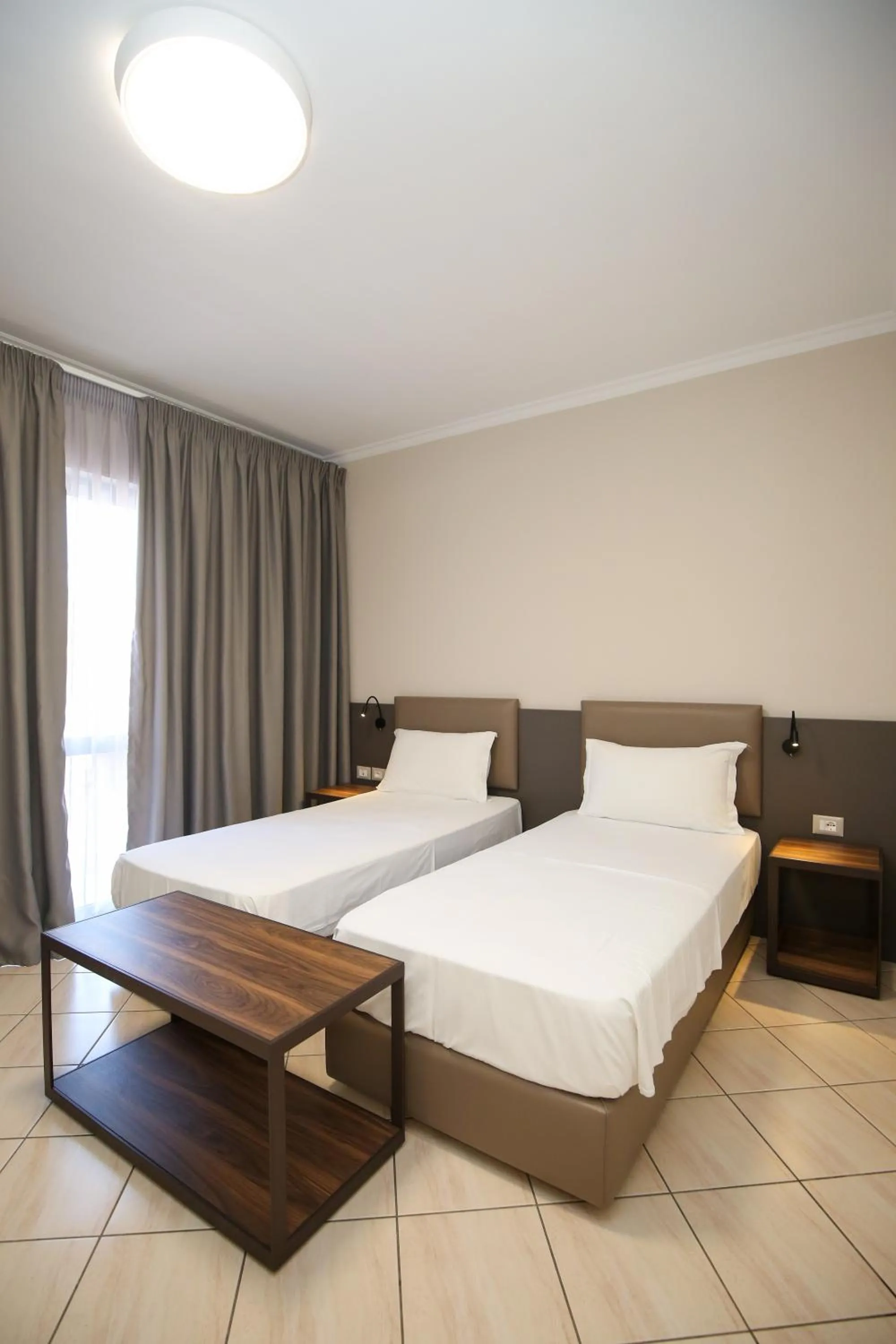 Bed in Regina Garden Vlore