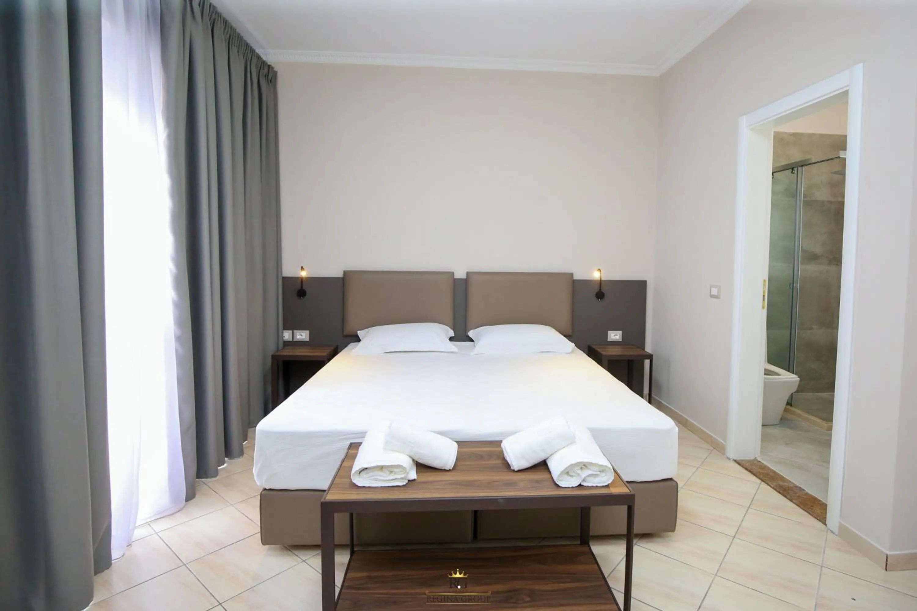 Property building, Bed in Regina Garden Vlore