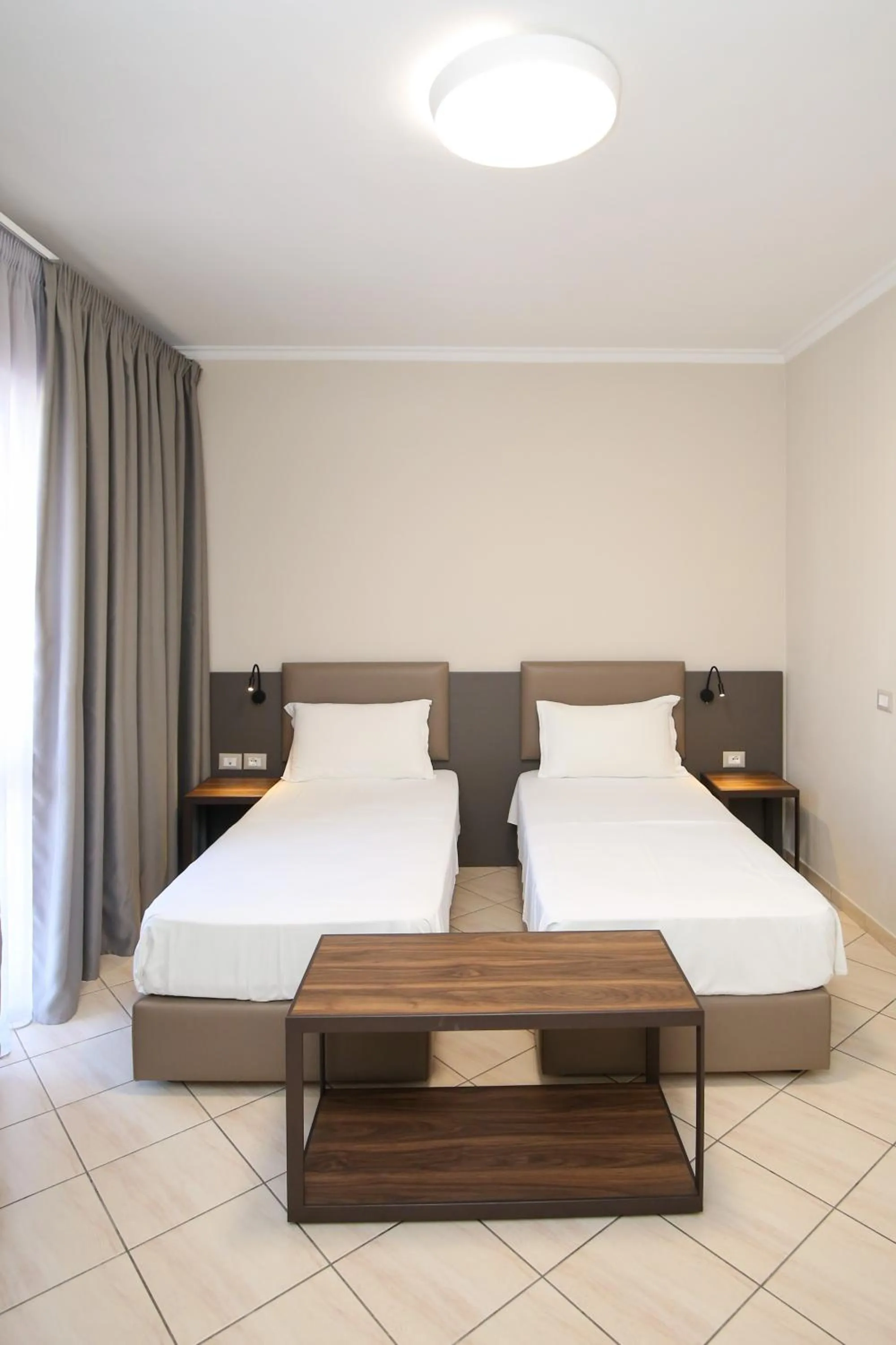 Bed in Regina Garden Vlore