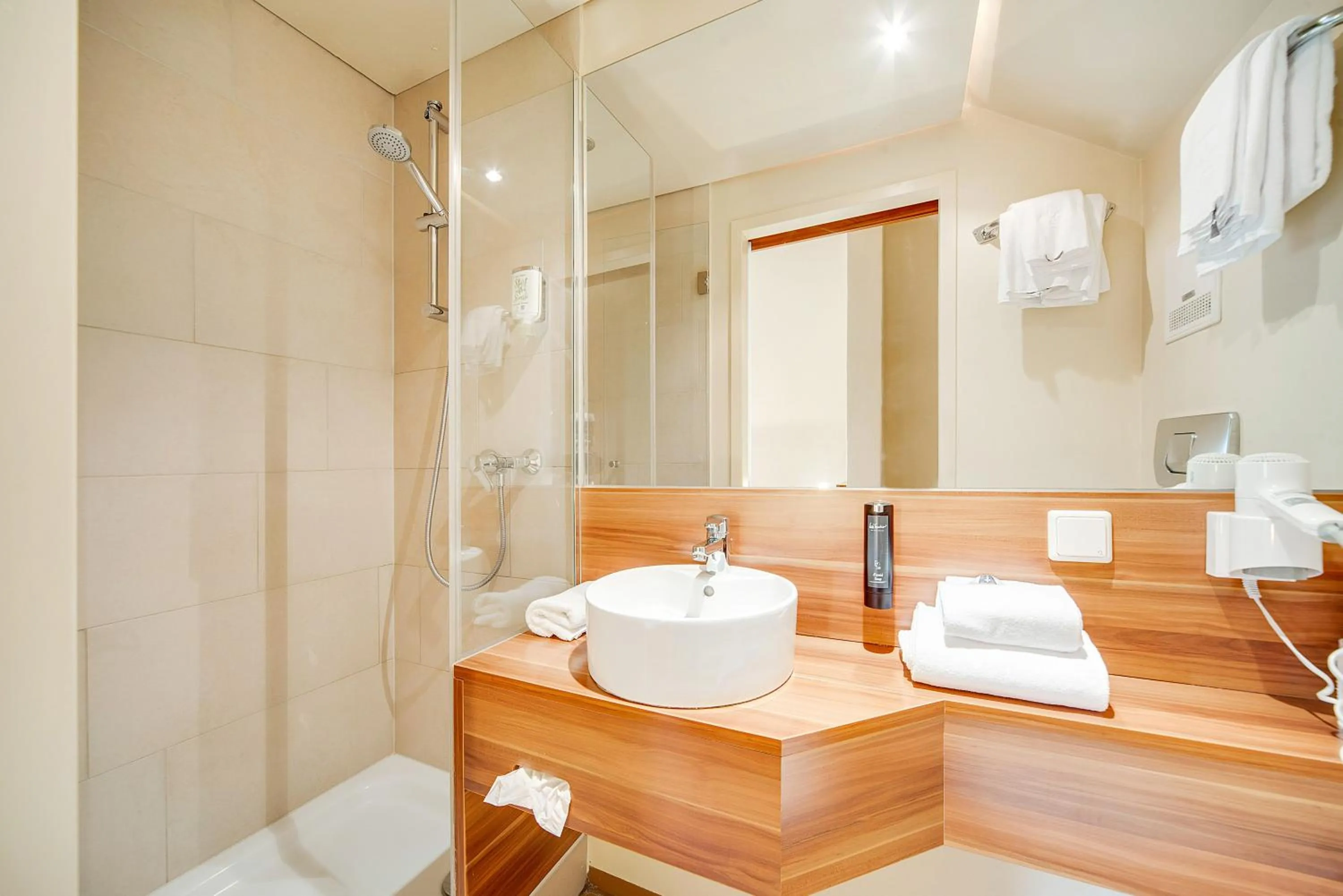 Shower in Hotel Astoria