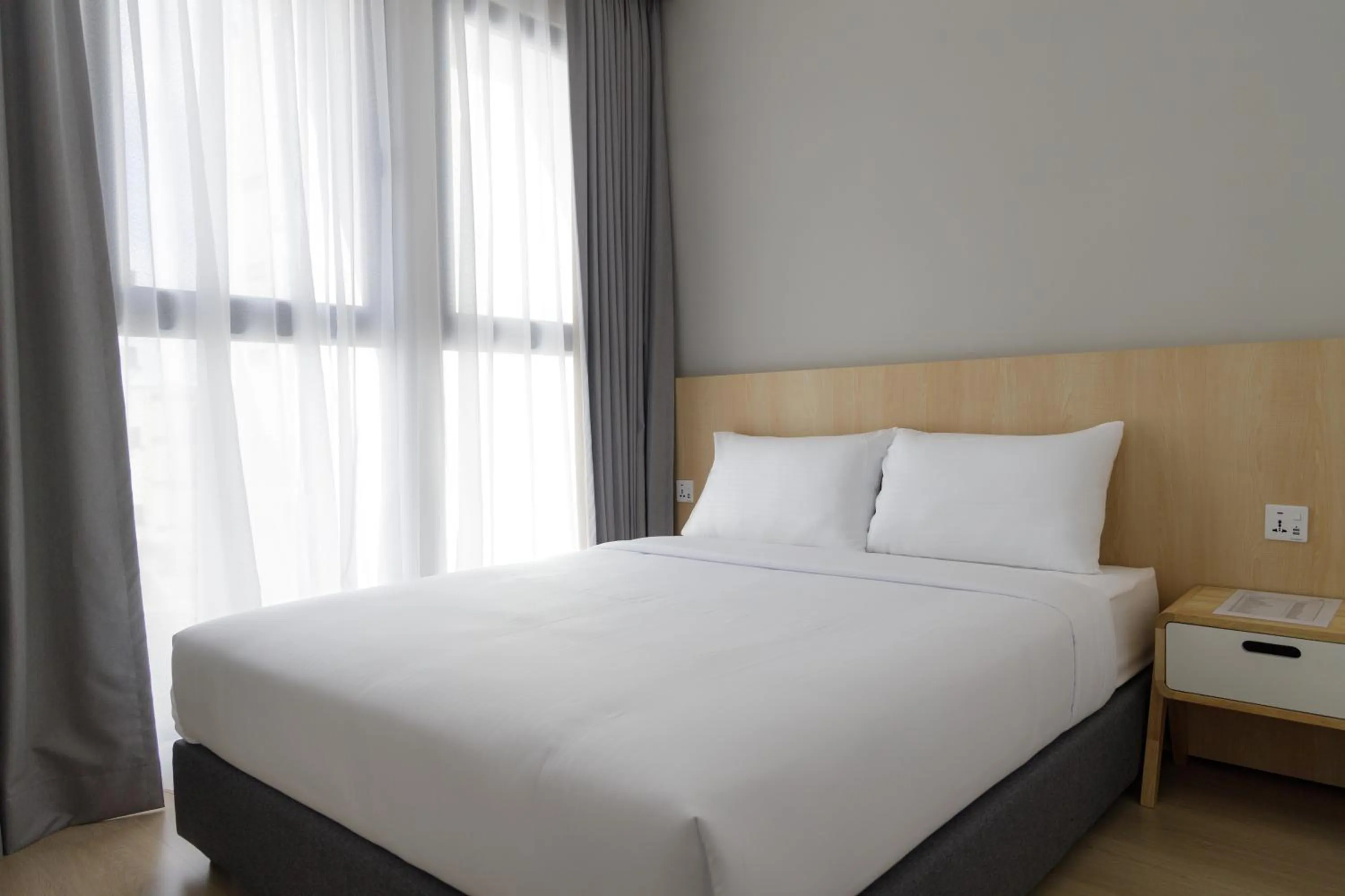 Bedroom, Bed in The Journey hotel