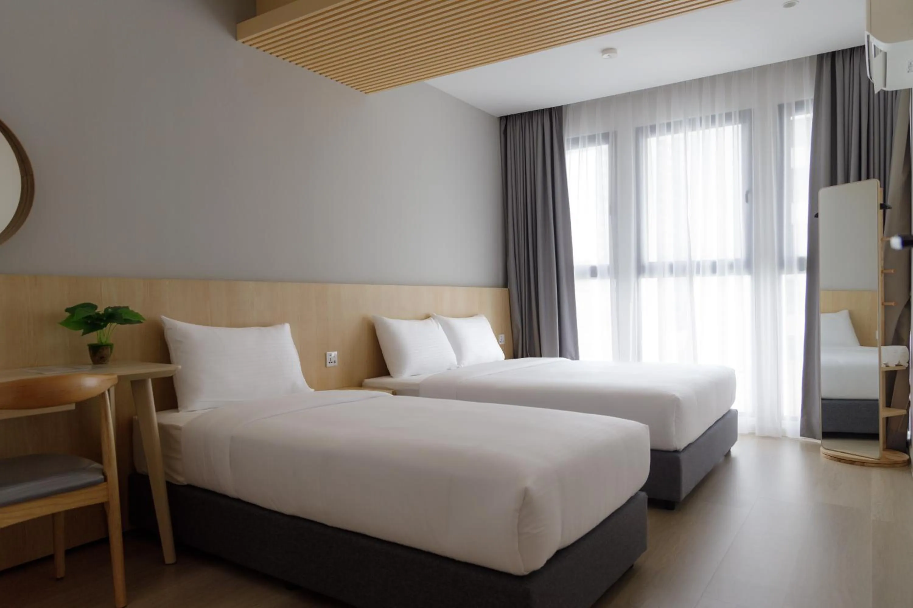 Bedroom, Bed in The Journey hotel