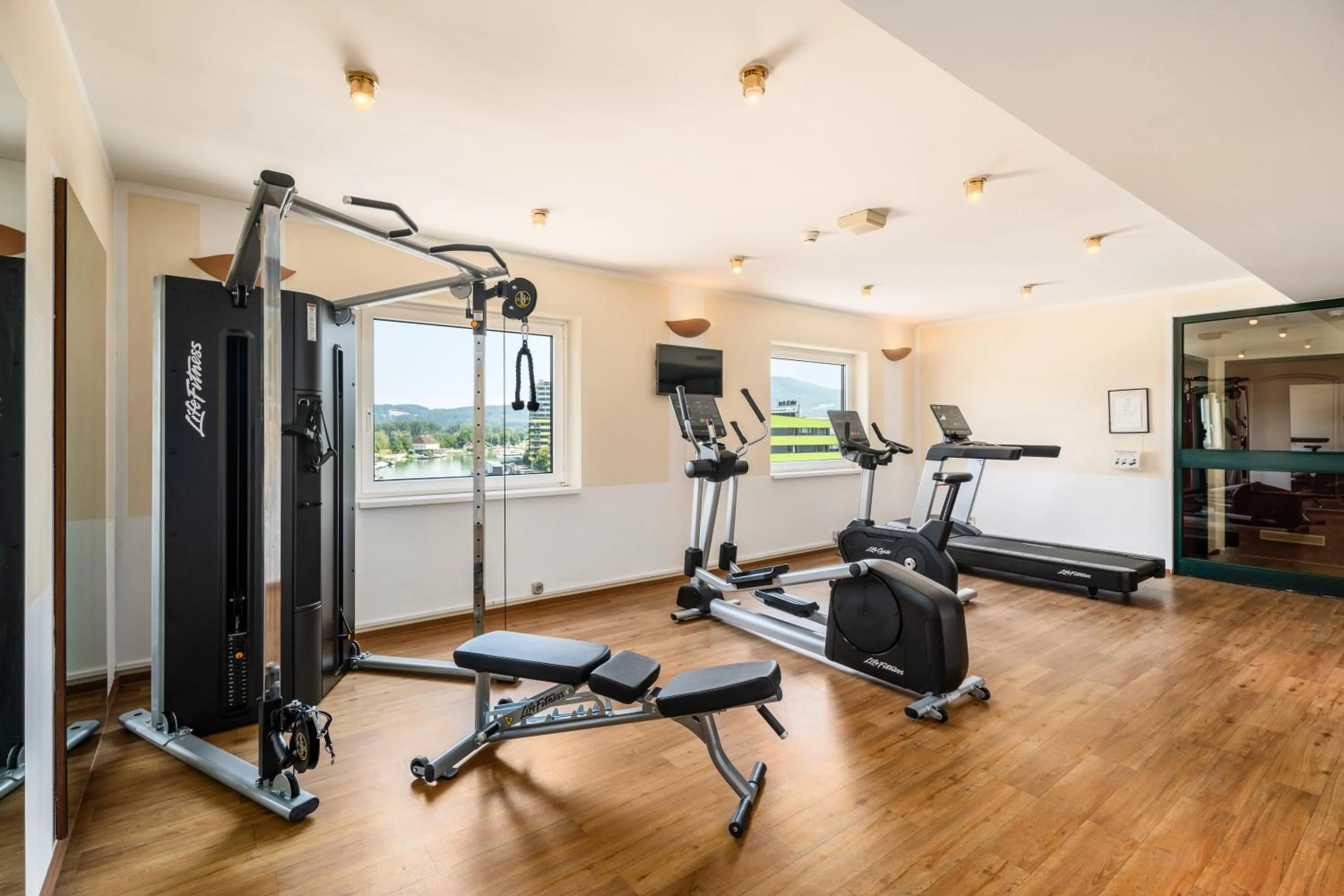 Fitness centre/facilities in Trans World Hotel Donauwelle