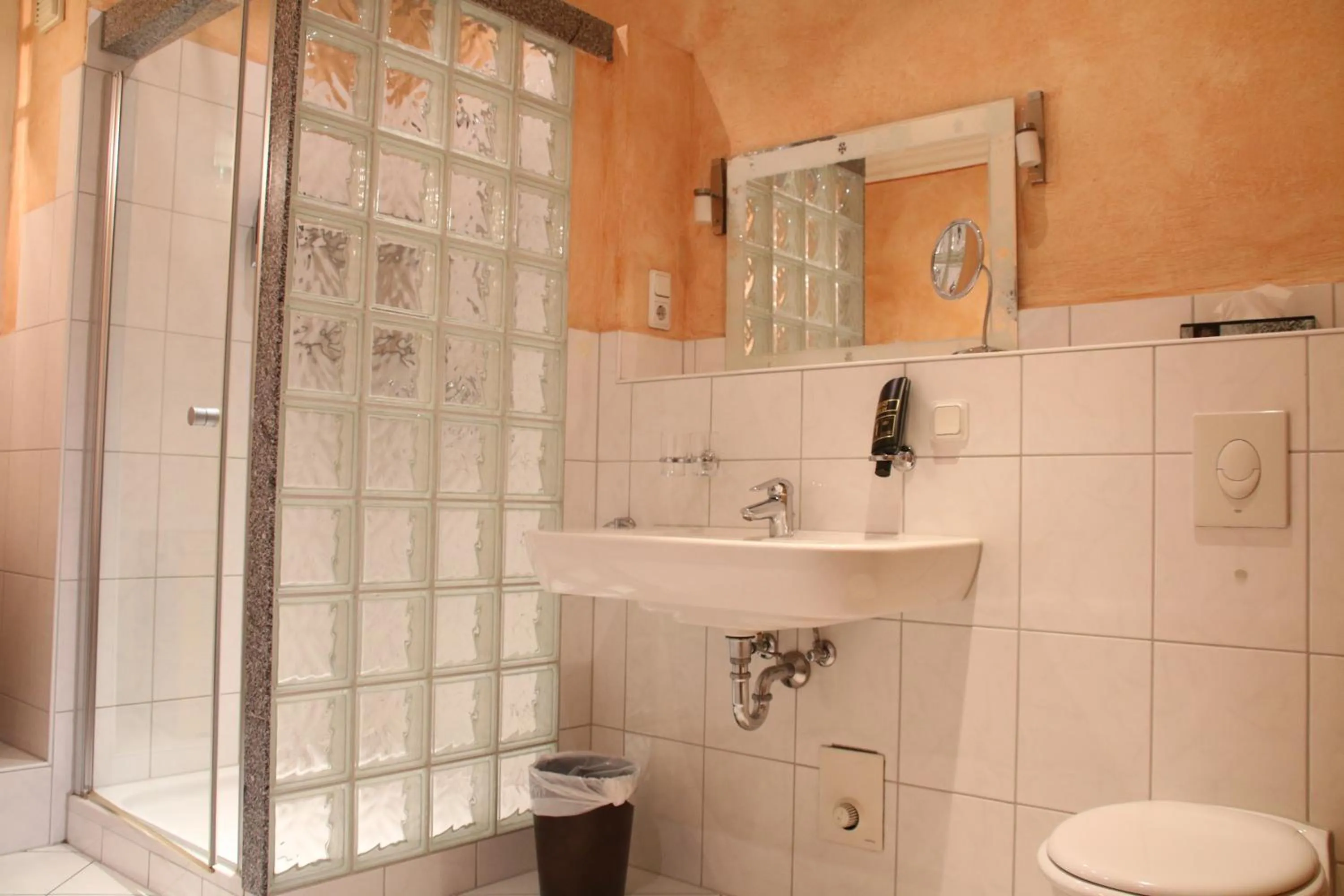 Bathroom in Hotel Goldene Krone Innsbruck