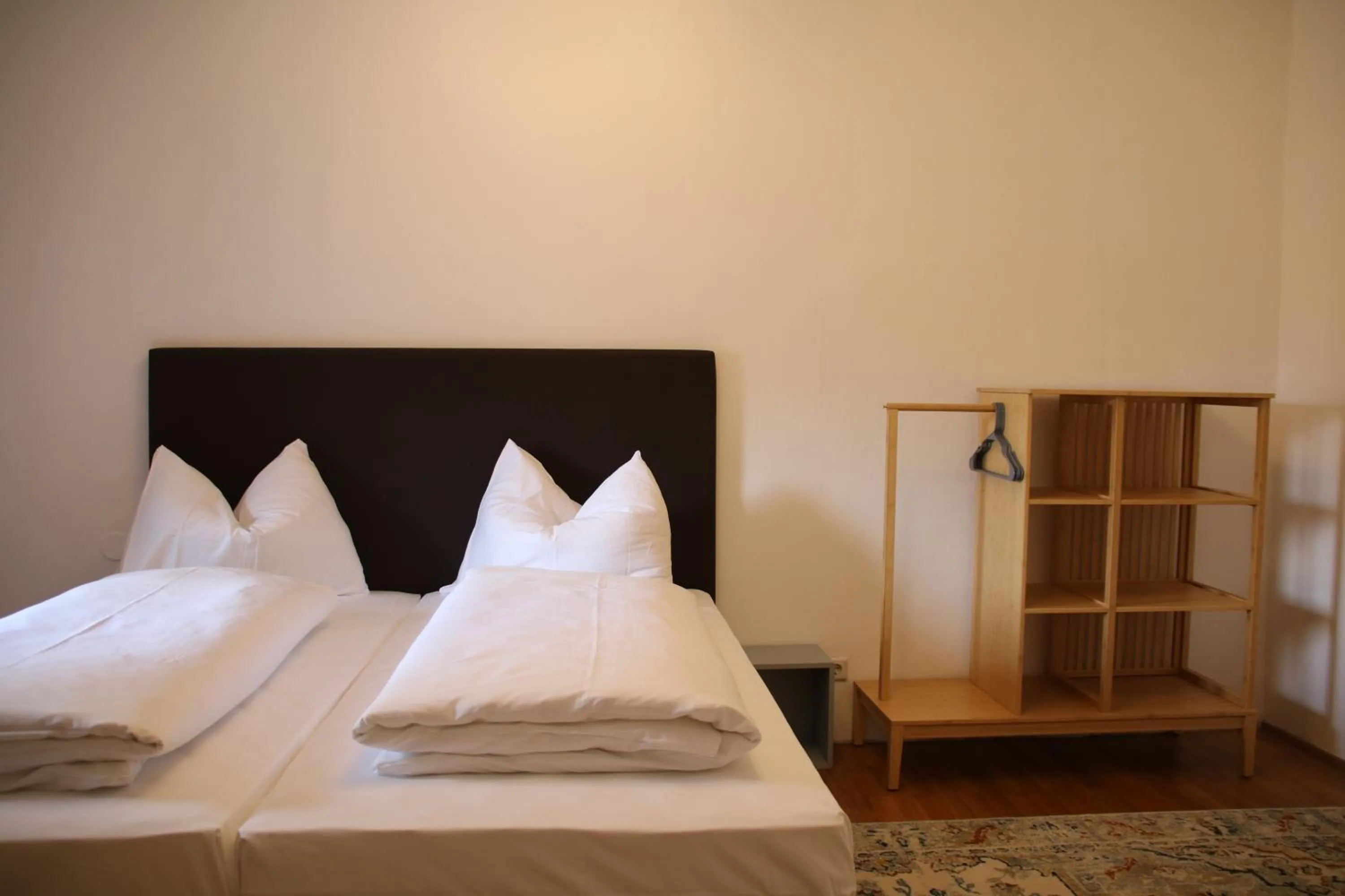 Bedroom, Bed in Hotel Goldene Krone Innsbruck