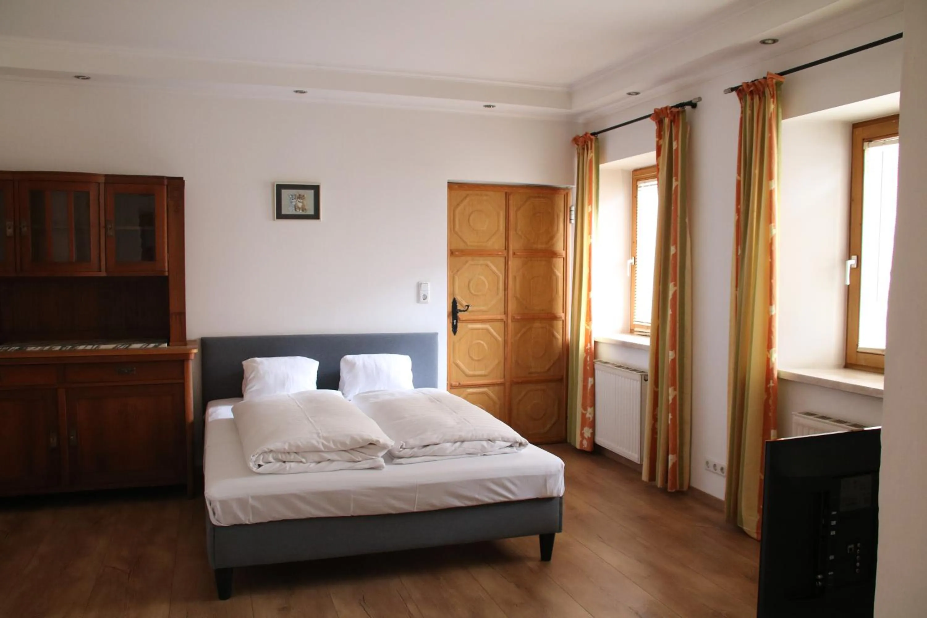 Bedroom, Bed in Hotel Goldene Krone Innsbruck