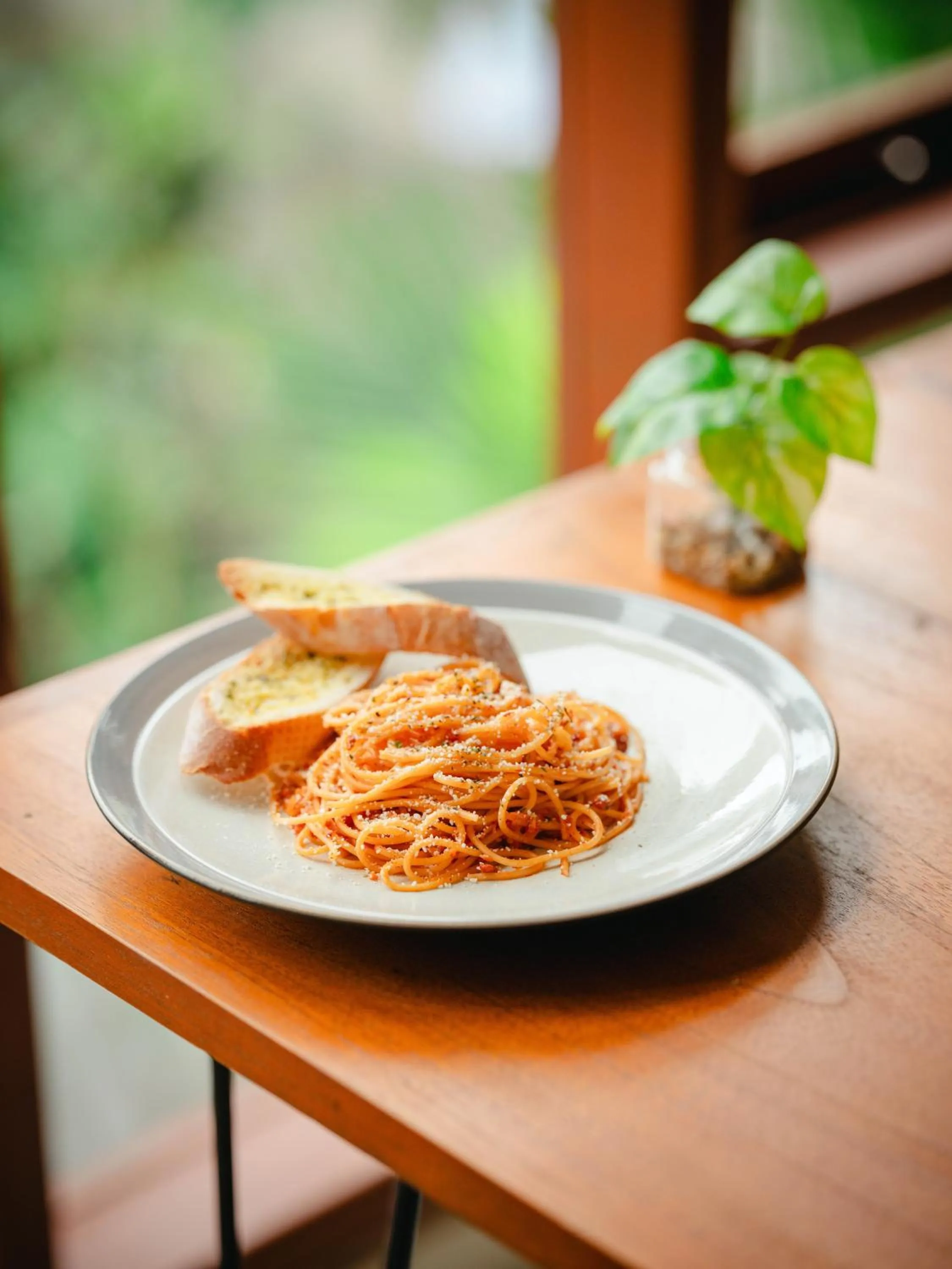 Restaurant/places to eat in Artha Cottages