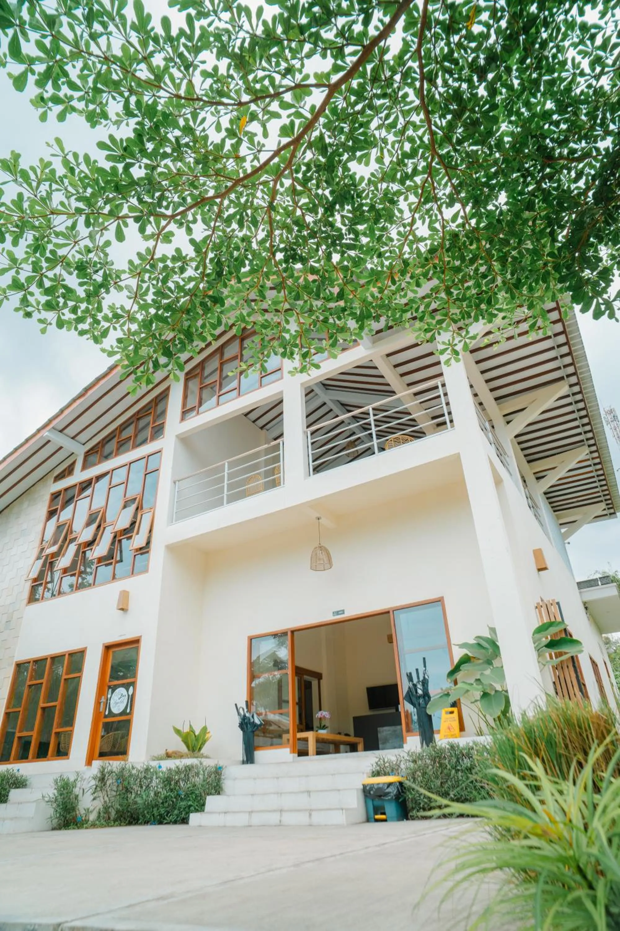 Restaurant/places to eat in Artha Cottages