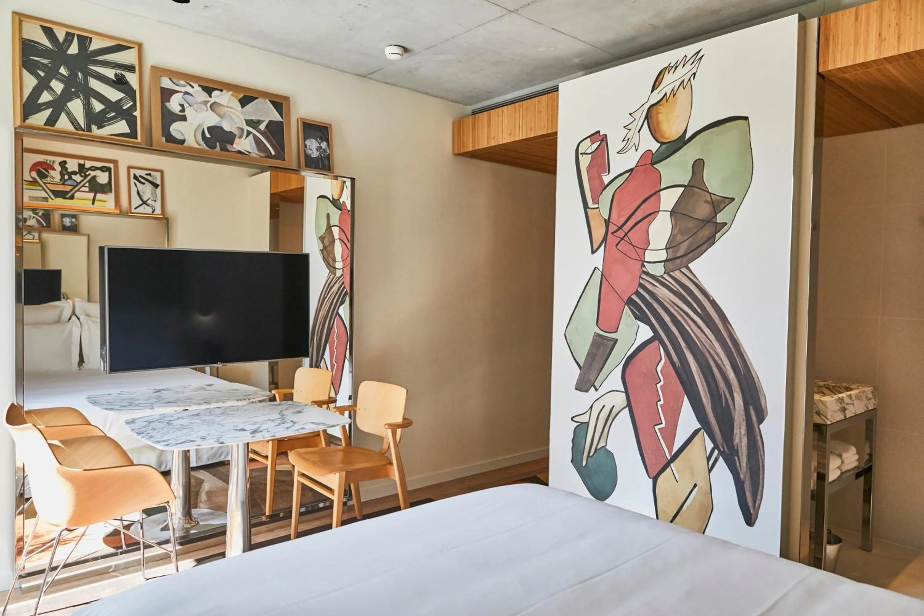 Communal lounge/ TV room, Bed in Villa M