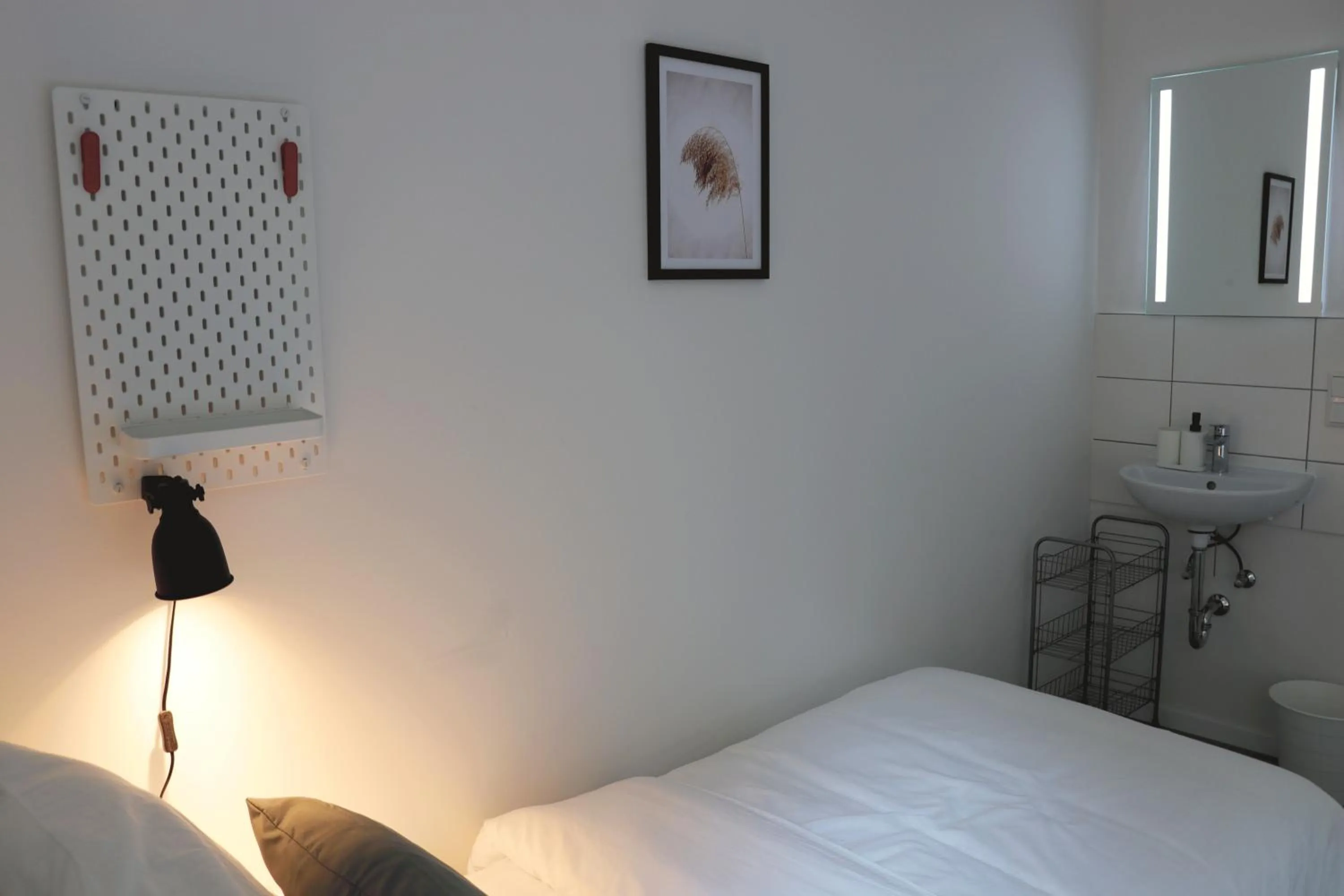 Photo of the whole room, Bed in Schlafkonzept Hannover