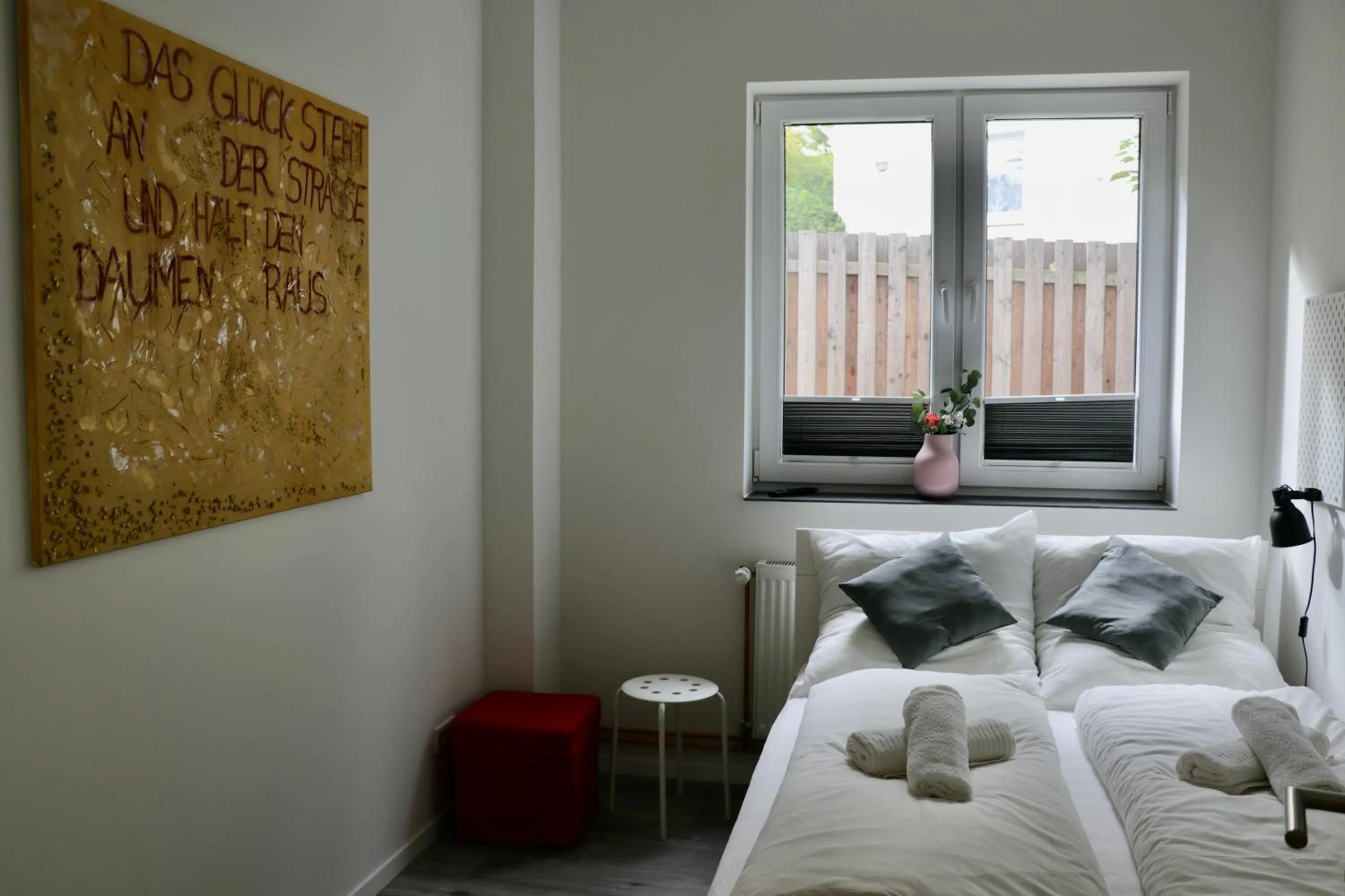 Photo of the whole room, Bed in Schlafkonzept Hannover