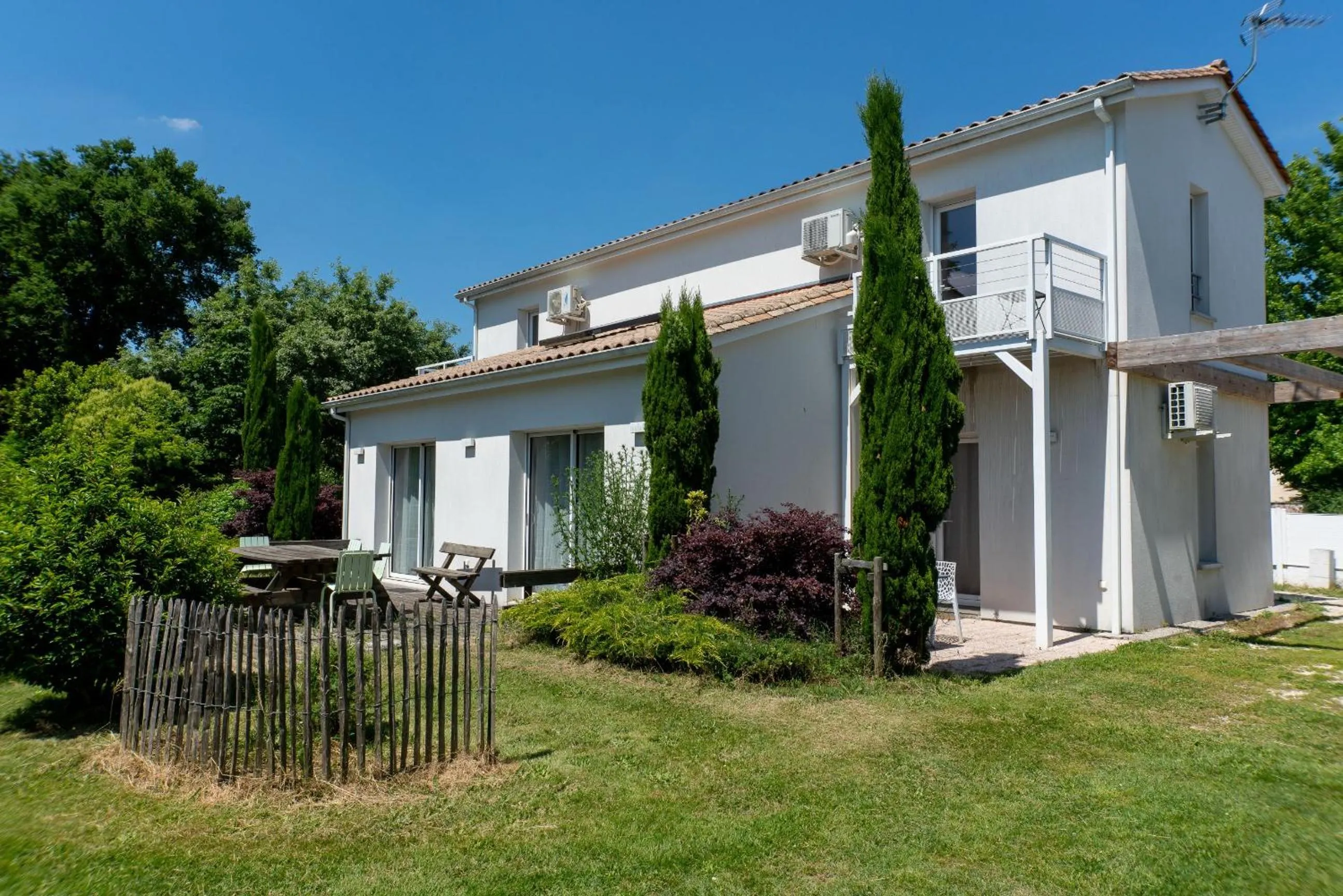 Property building in Maison Lucilda