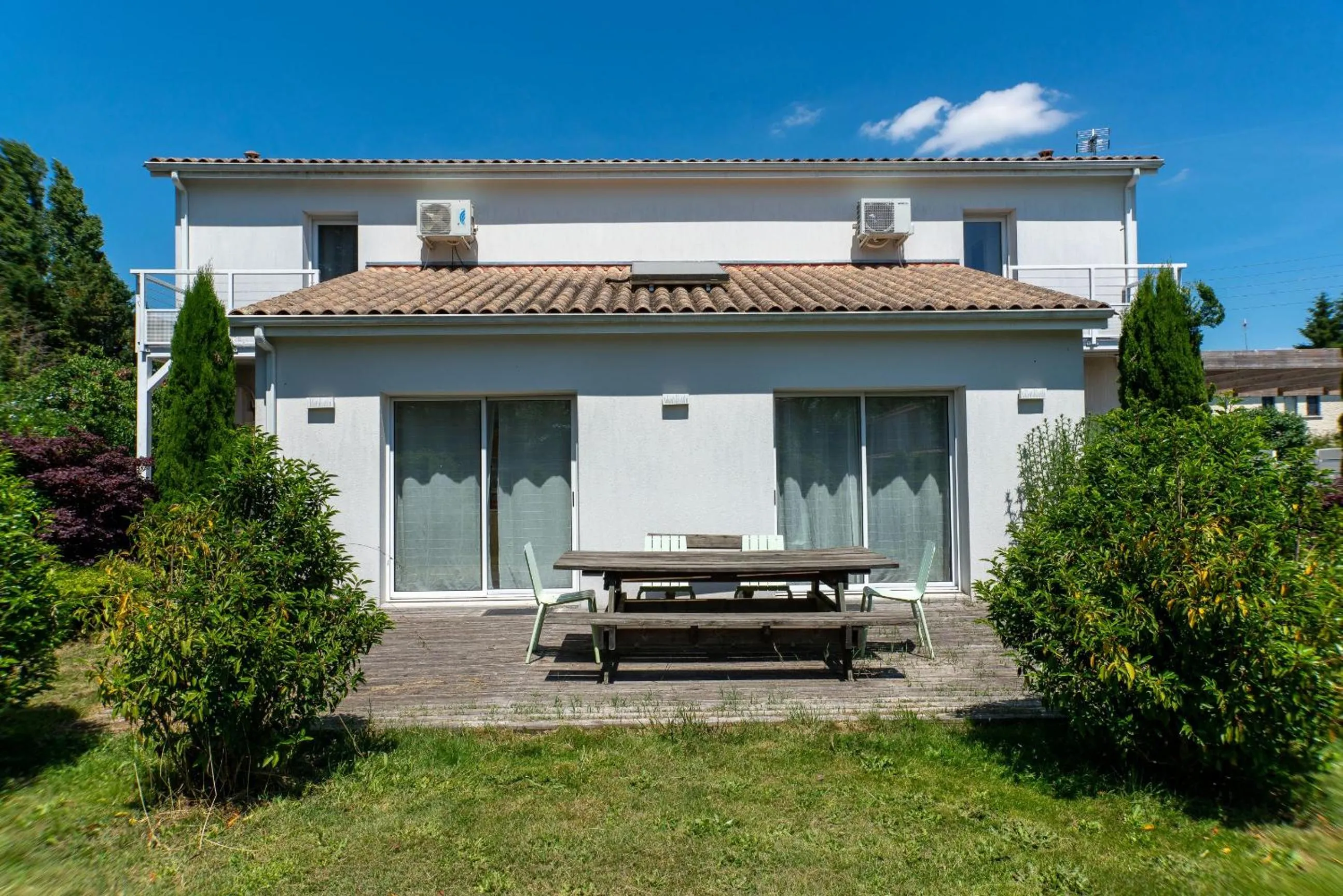 Property building in Maison Lucilda