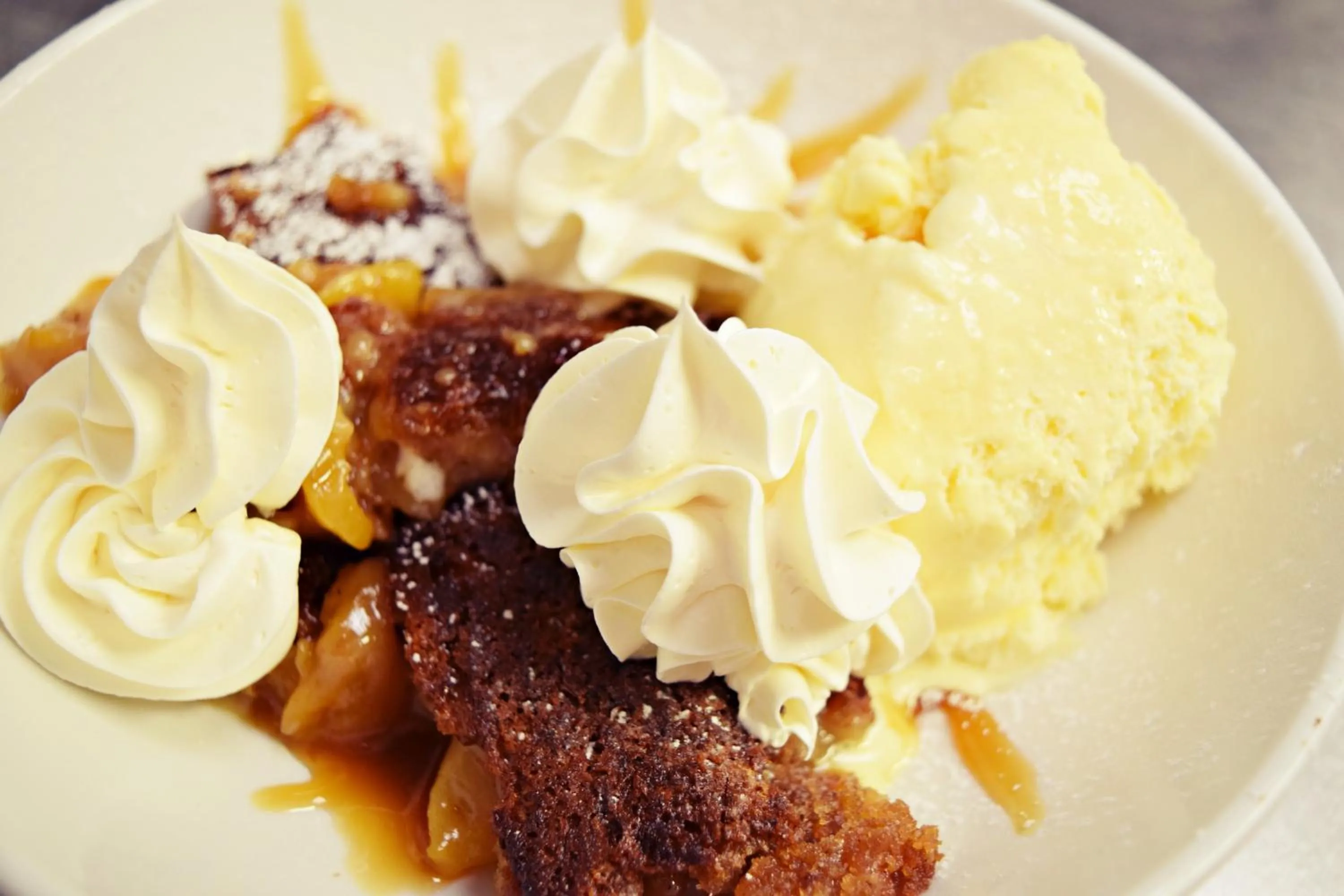 Food and drinks in JH Adams Inn, Trademark Collection by Wyndham