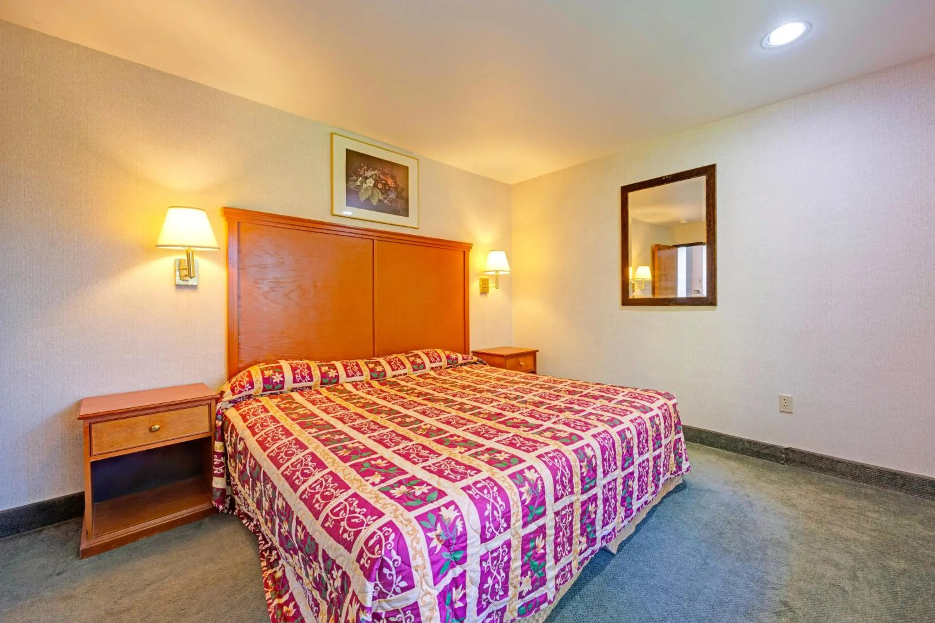 King Bed Non-Smoking with Jetted Tub in Capital O Stevenson Inn Riverside King Bed Non-Smoking with Jetted Tub in Capital O Stevenson Inn Riverside