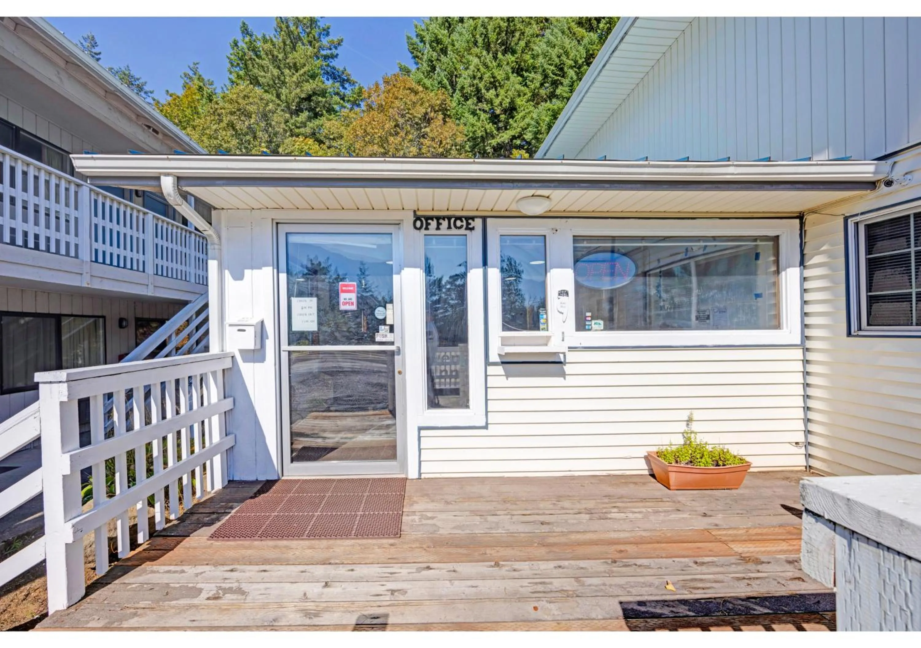 Lobby or reception in Capital O Stevenson Inn Riverside