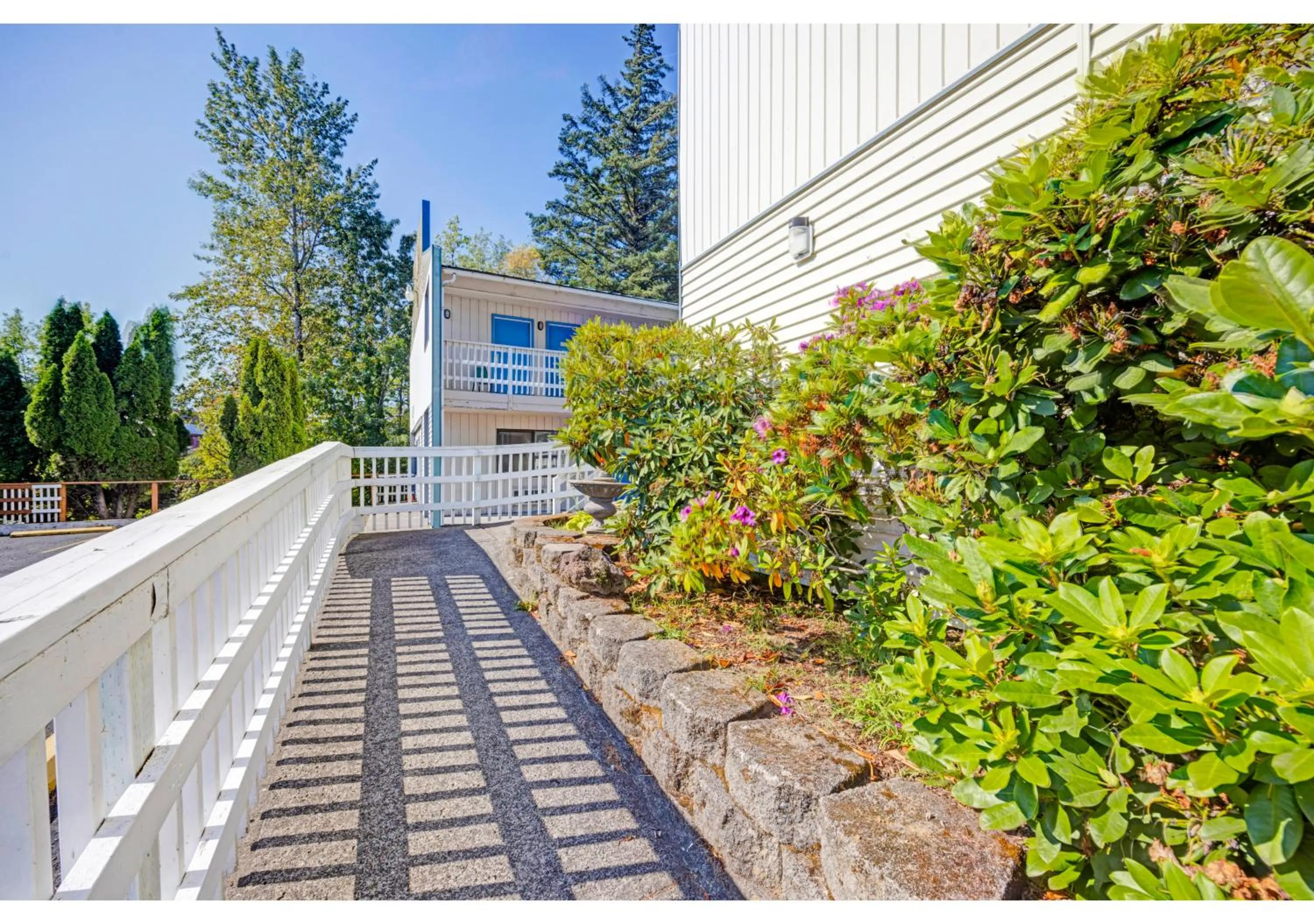 Property building in Capital O Stevenson Inn Riverside