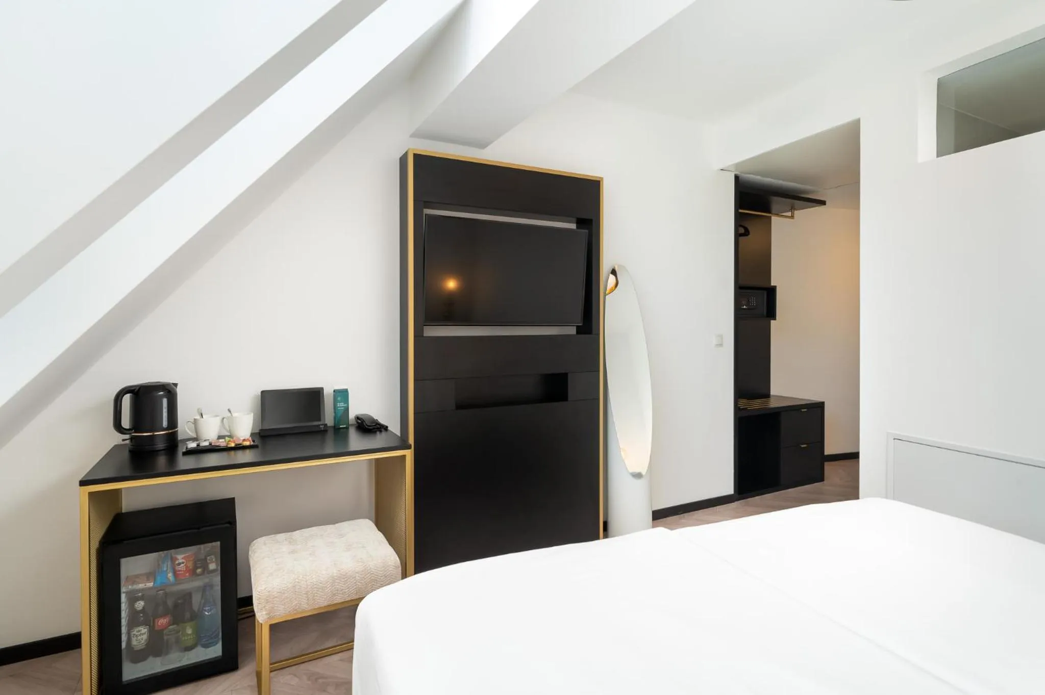 Photo of the whole room, Bed in elaya hotel vienna city center