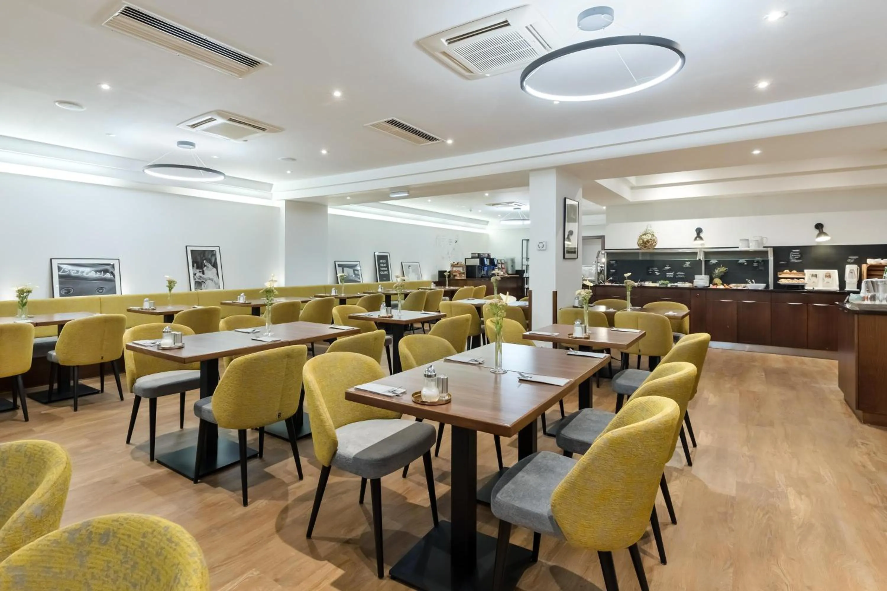 Restaurant/places to eat in Hotel Rathauspark Wien