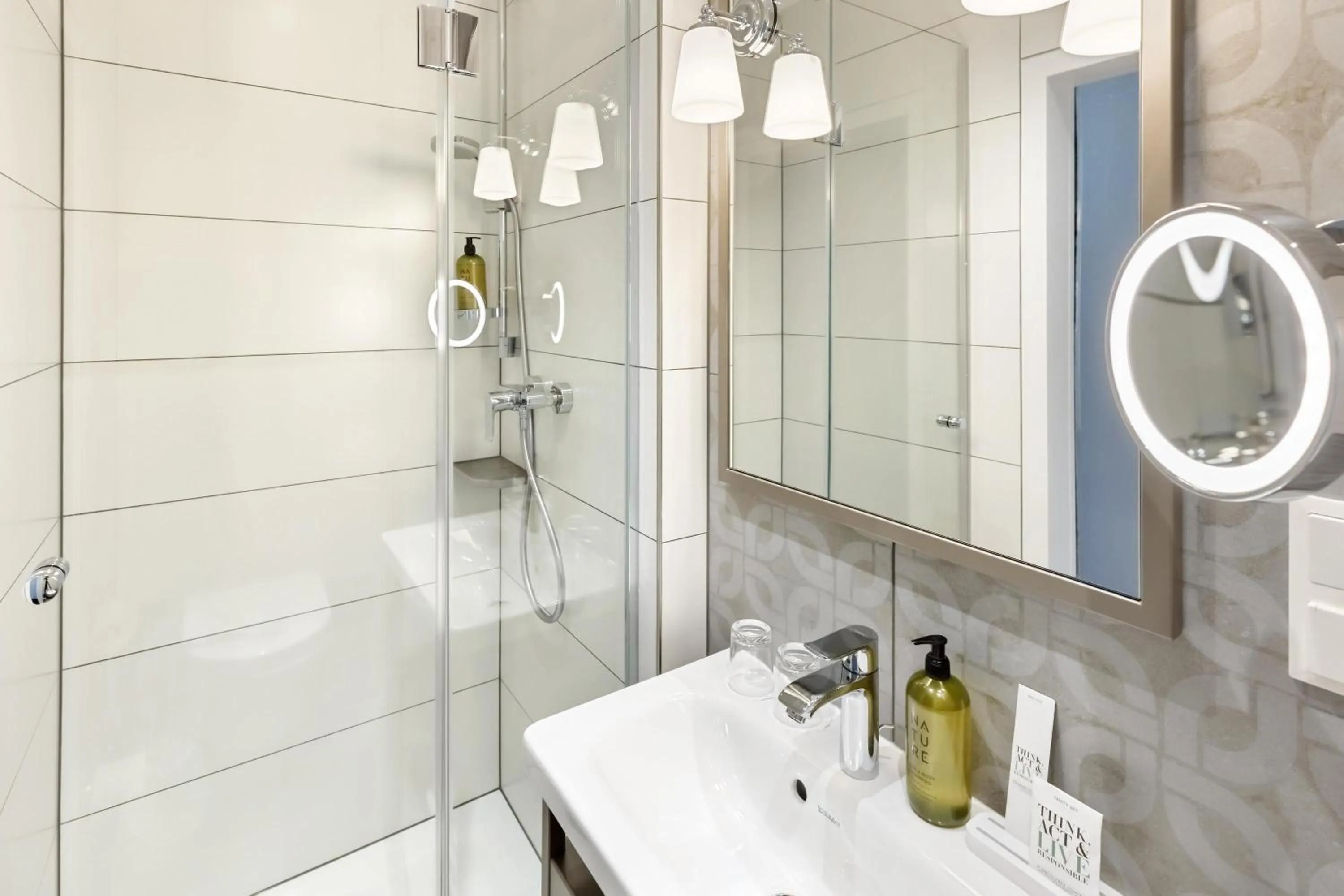 Shower in Hotel Rathauspark Wien