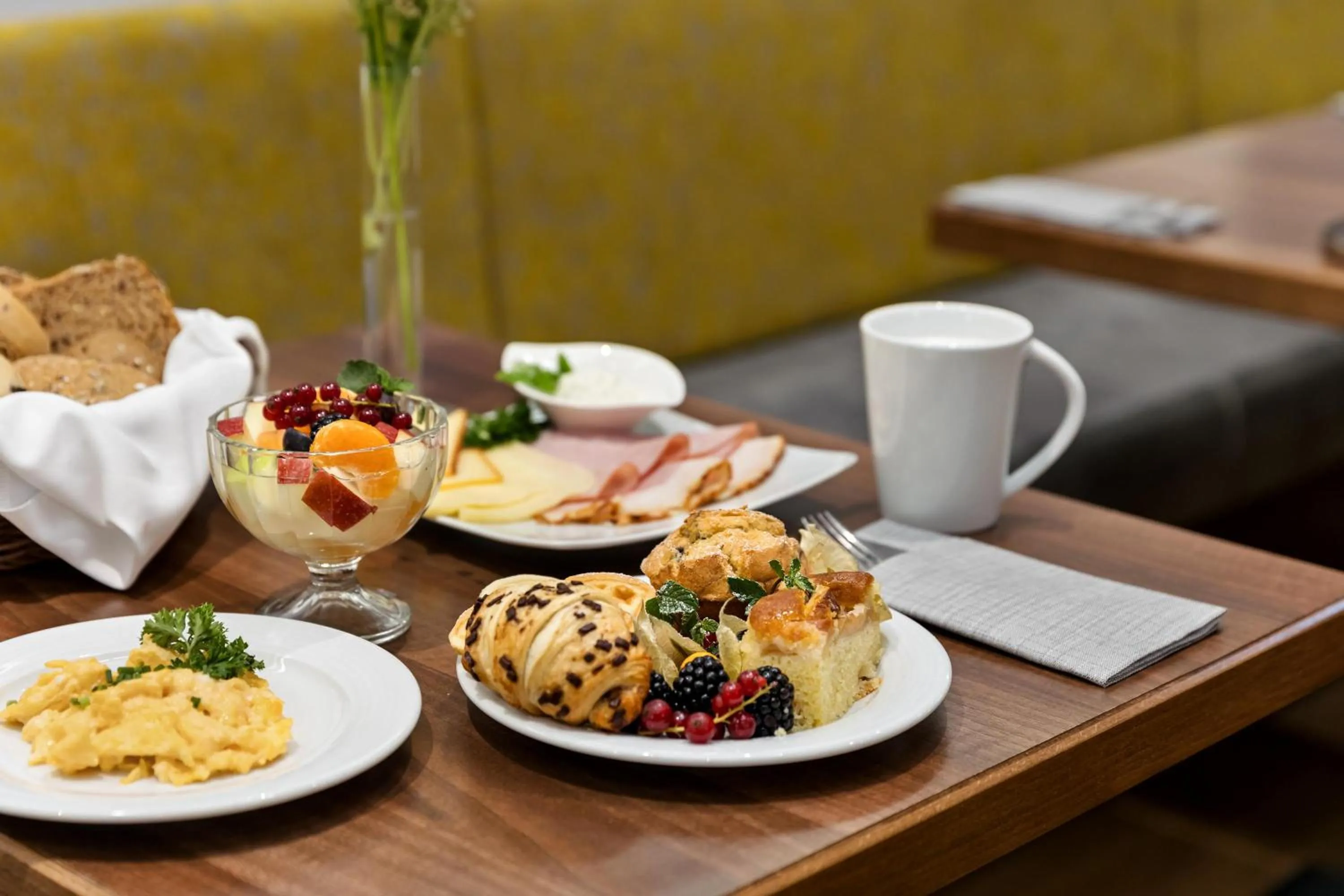 Restaurant/places to eat in Hotel Rathauspark Wien