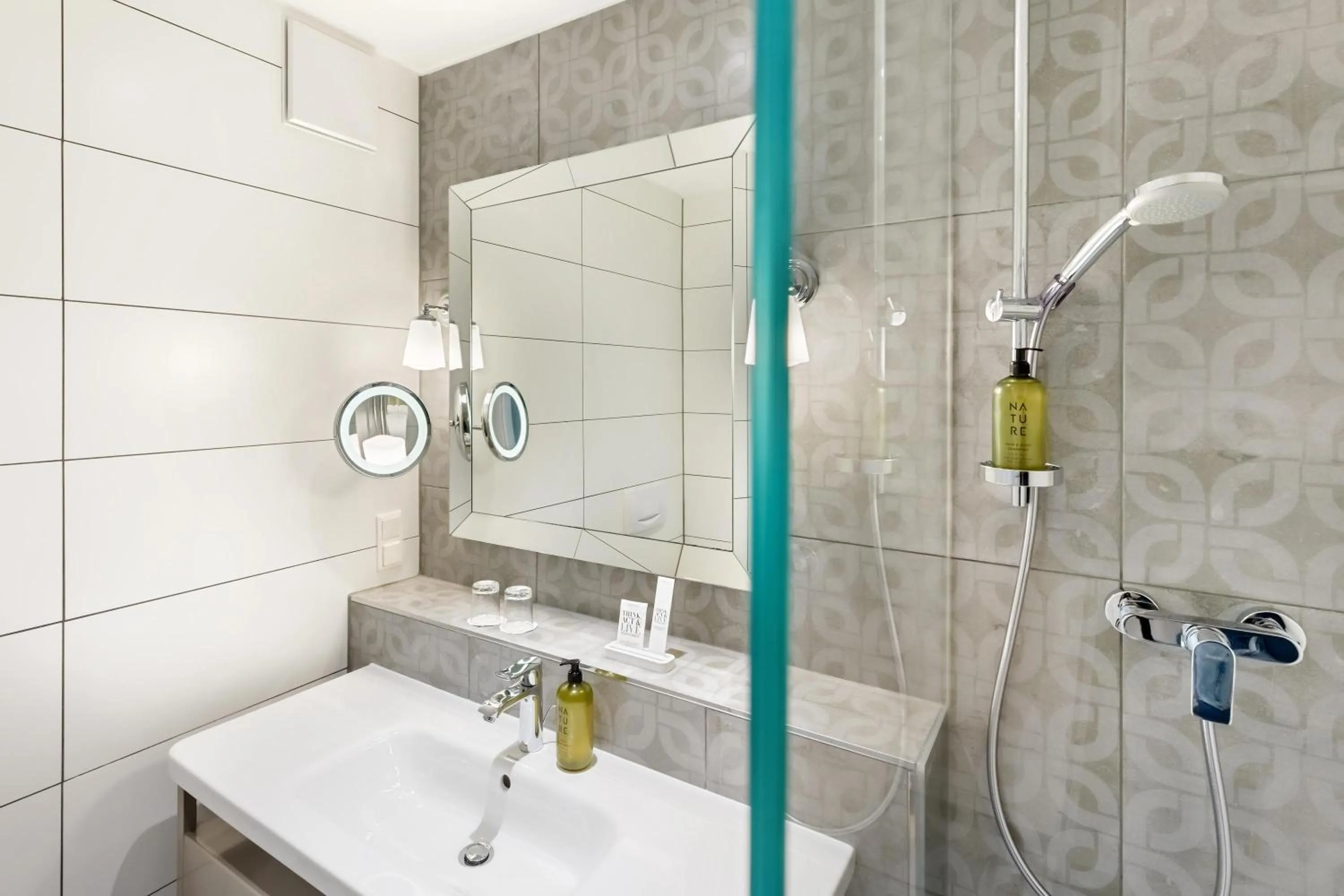 Shower in Hotel Rathauspark Wien