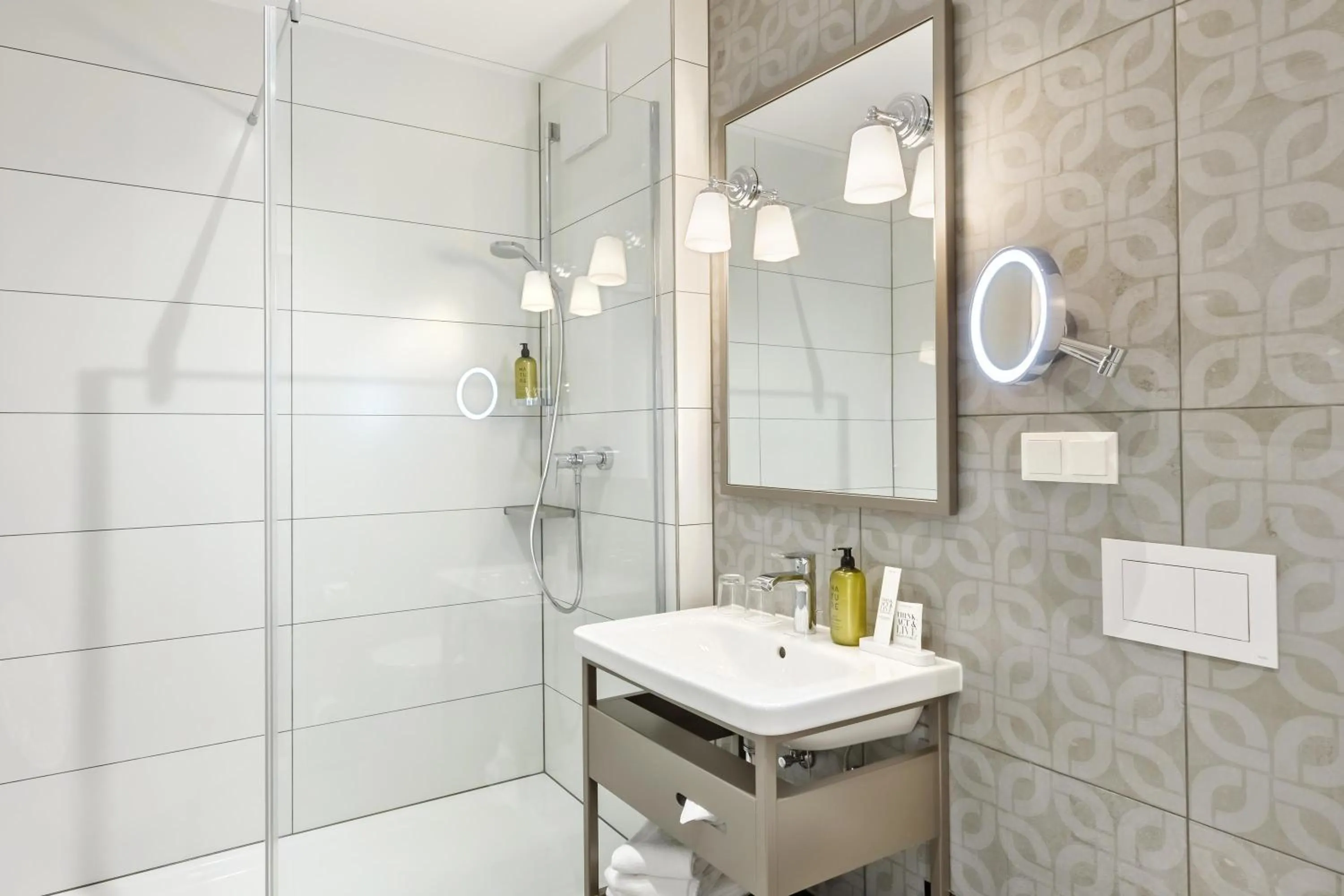 Shower in Hotel Rathauspark Wien