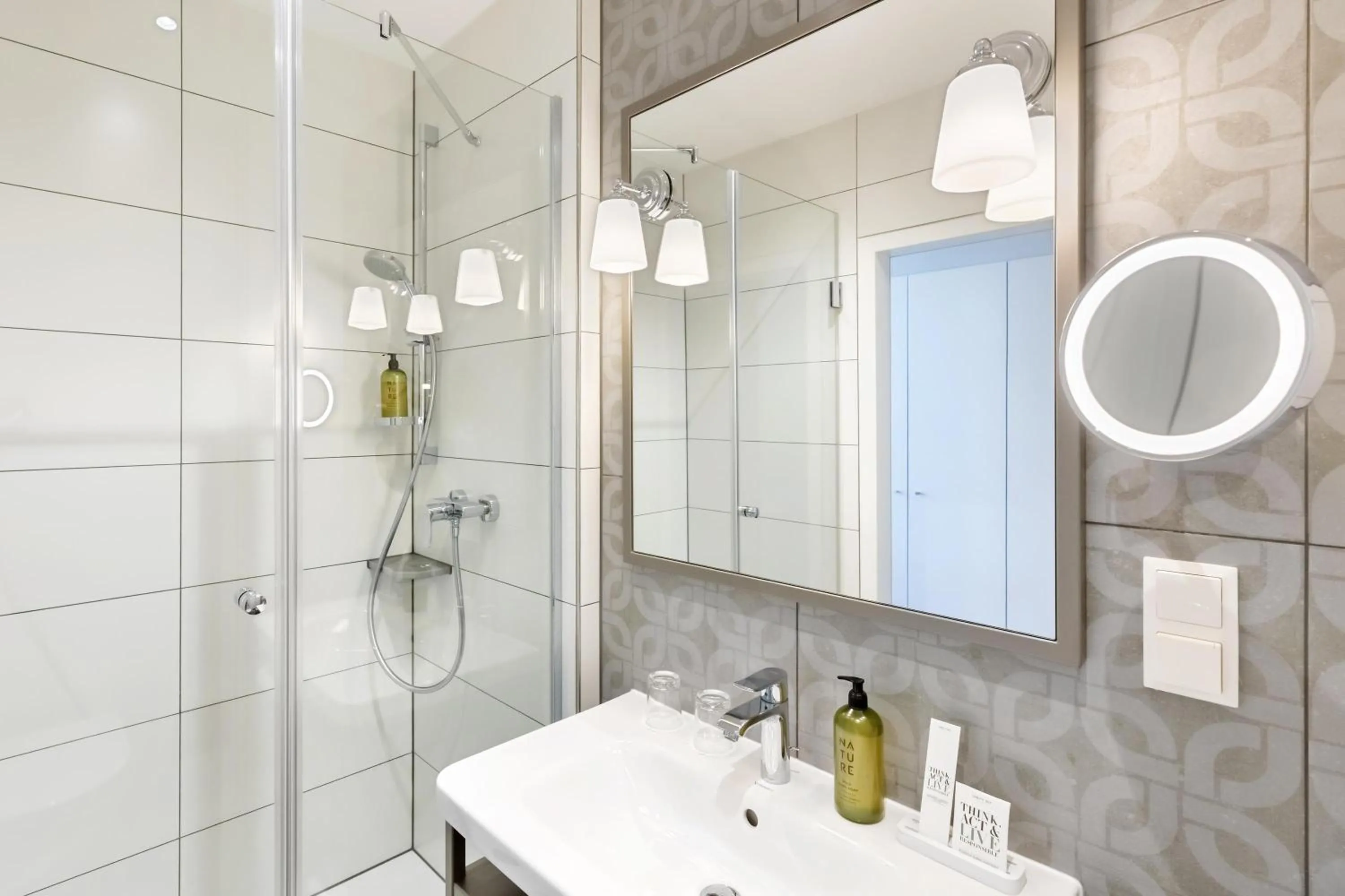 Shower in Hotel Rathauspark Wien