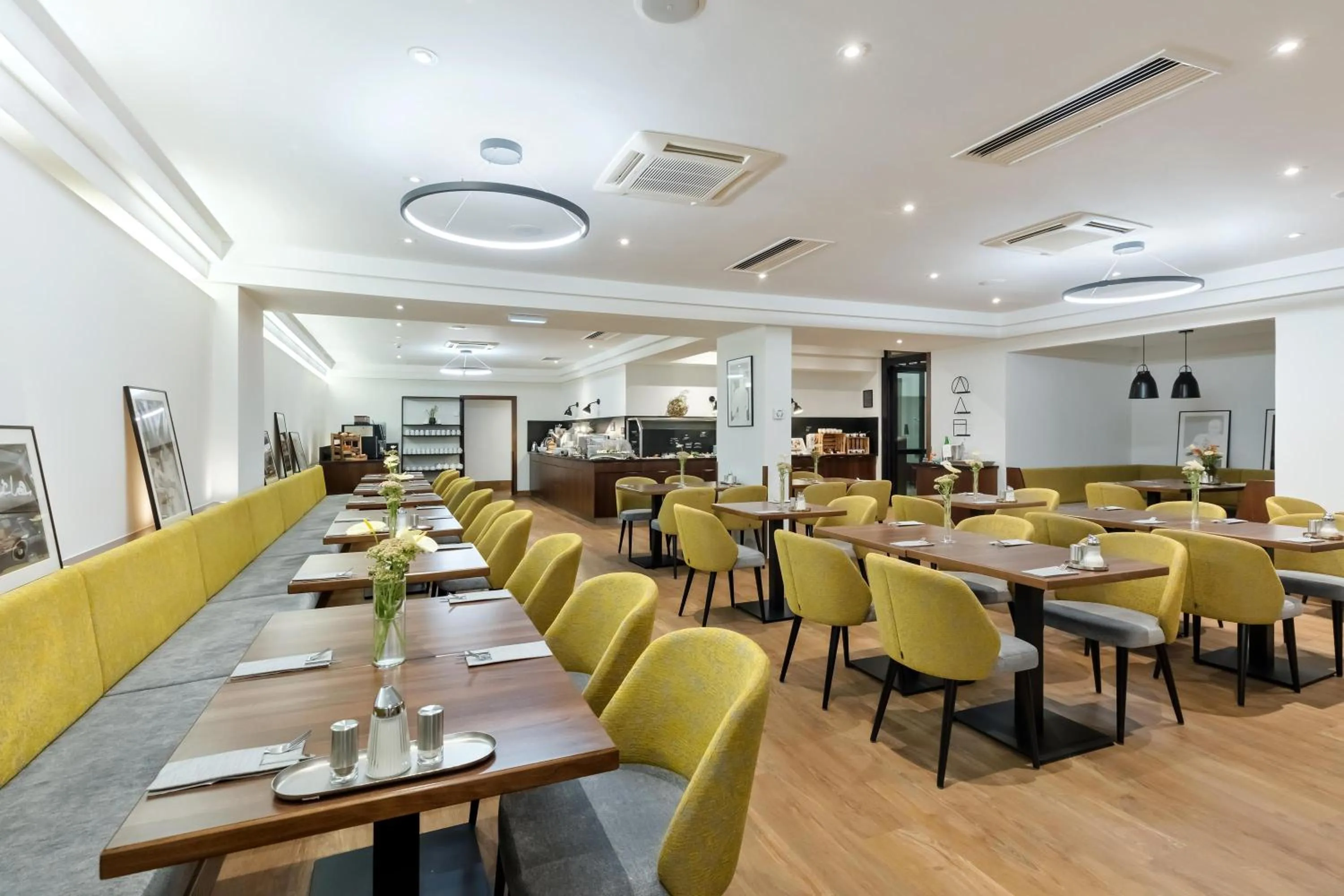 Restaurant/places to eat in Hotel Rathauspark Wien