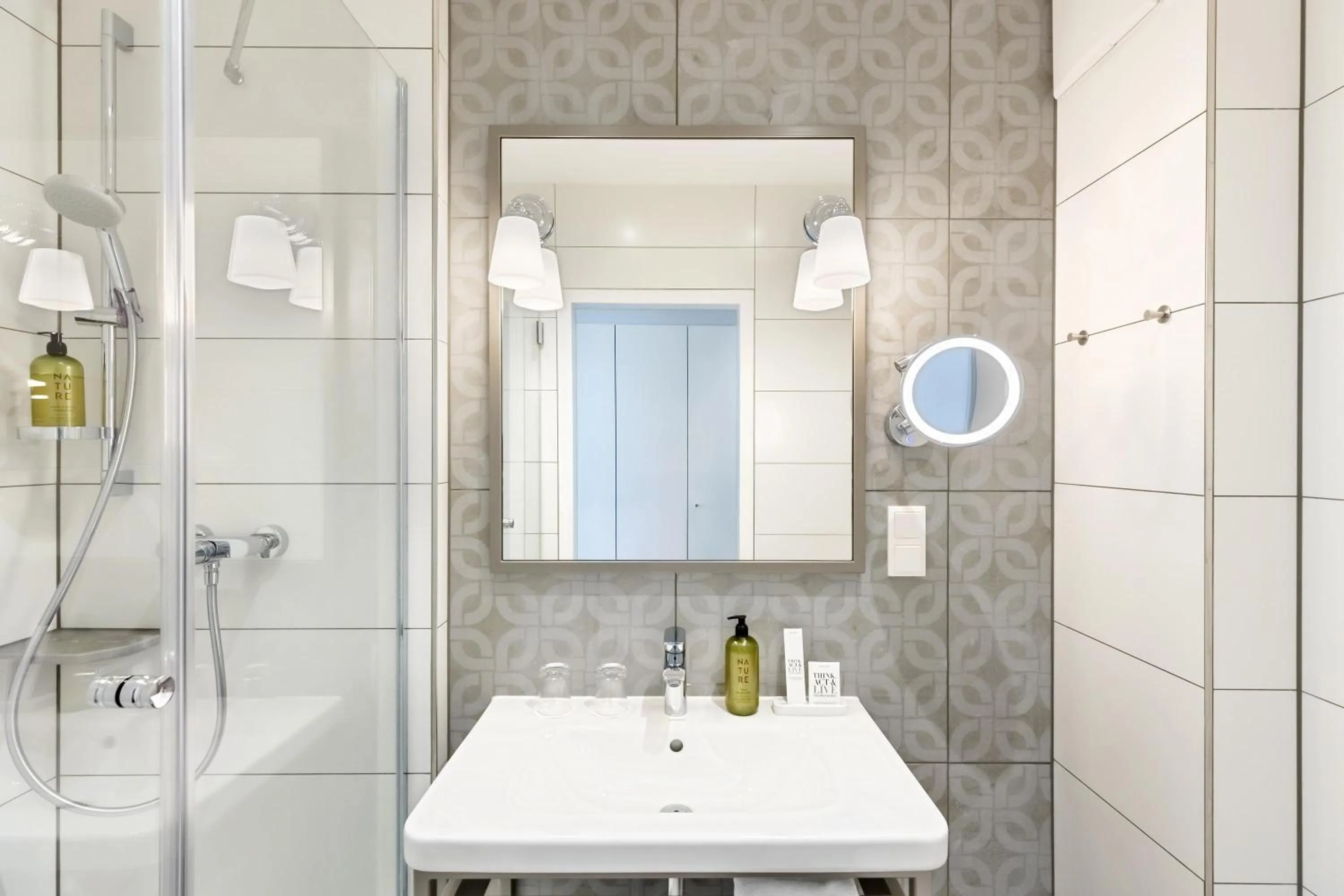 Shower in Hotel Rathauspark Wien