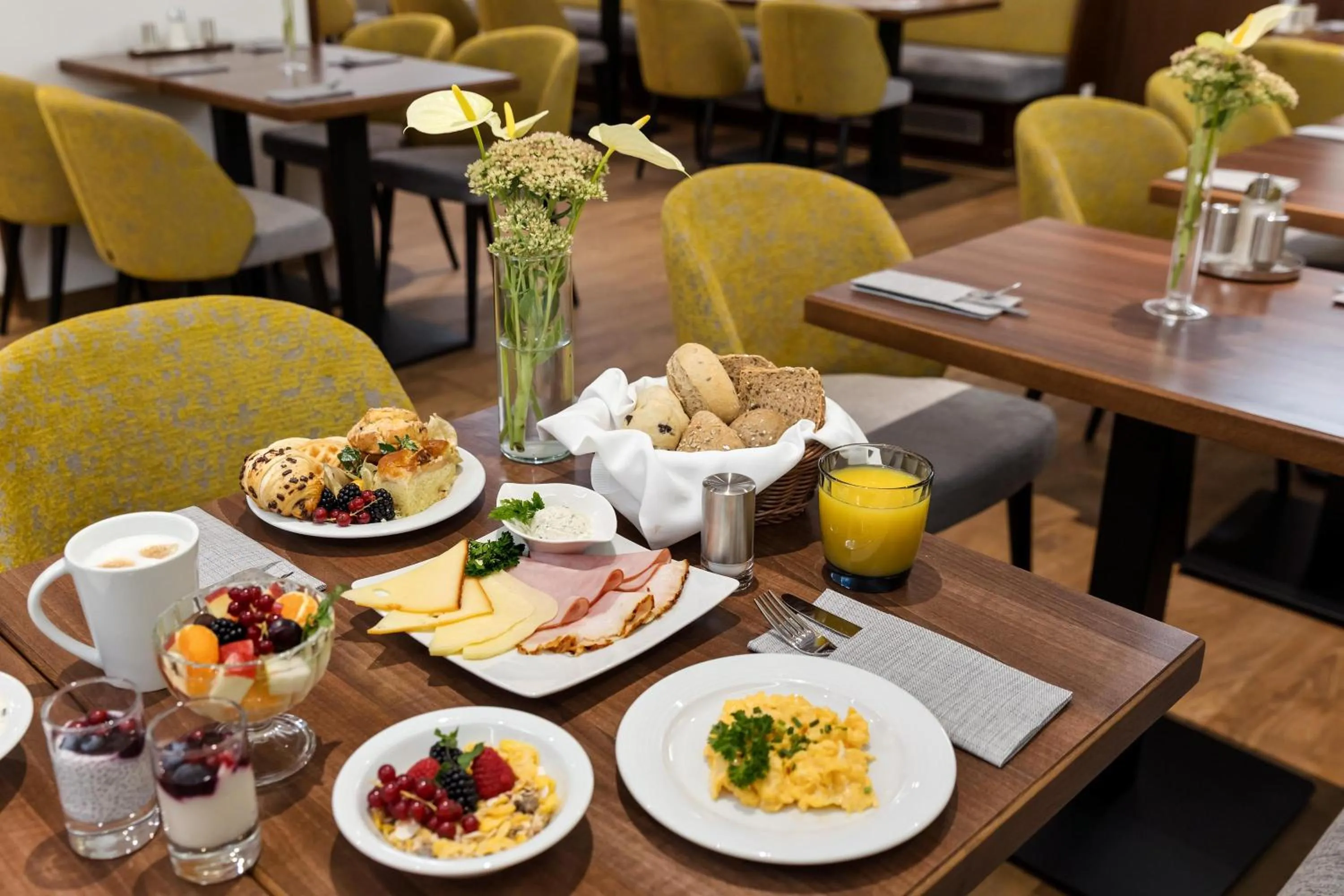 Restaurant/places to eat in Hotel Rathauspark Wien