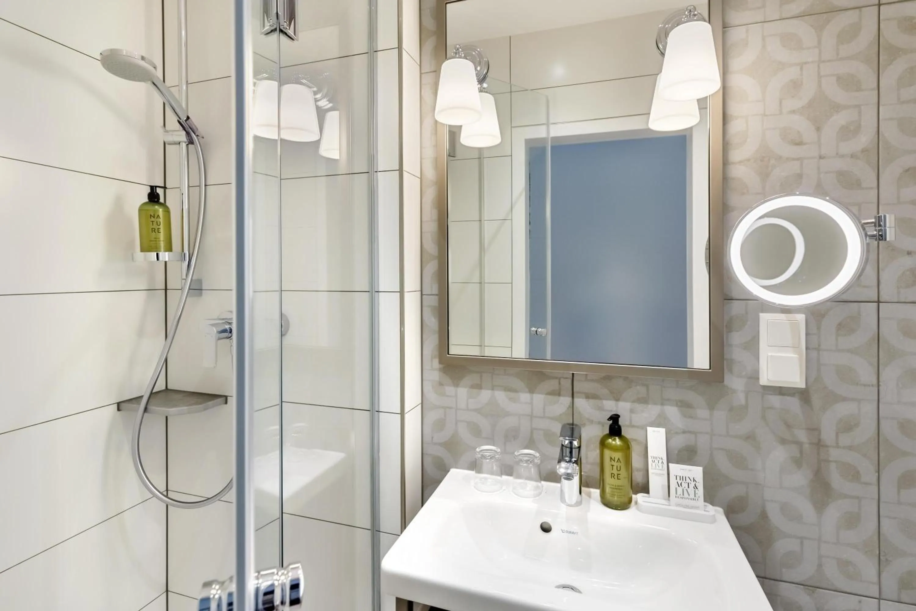 Shower in Hotel Rathauspark Wien