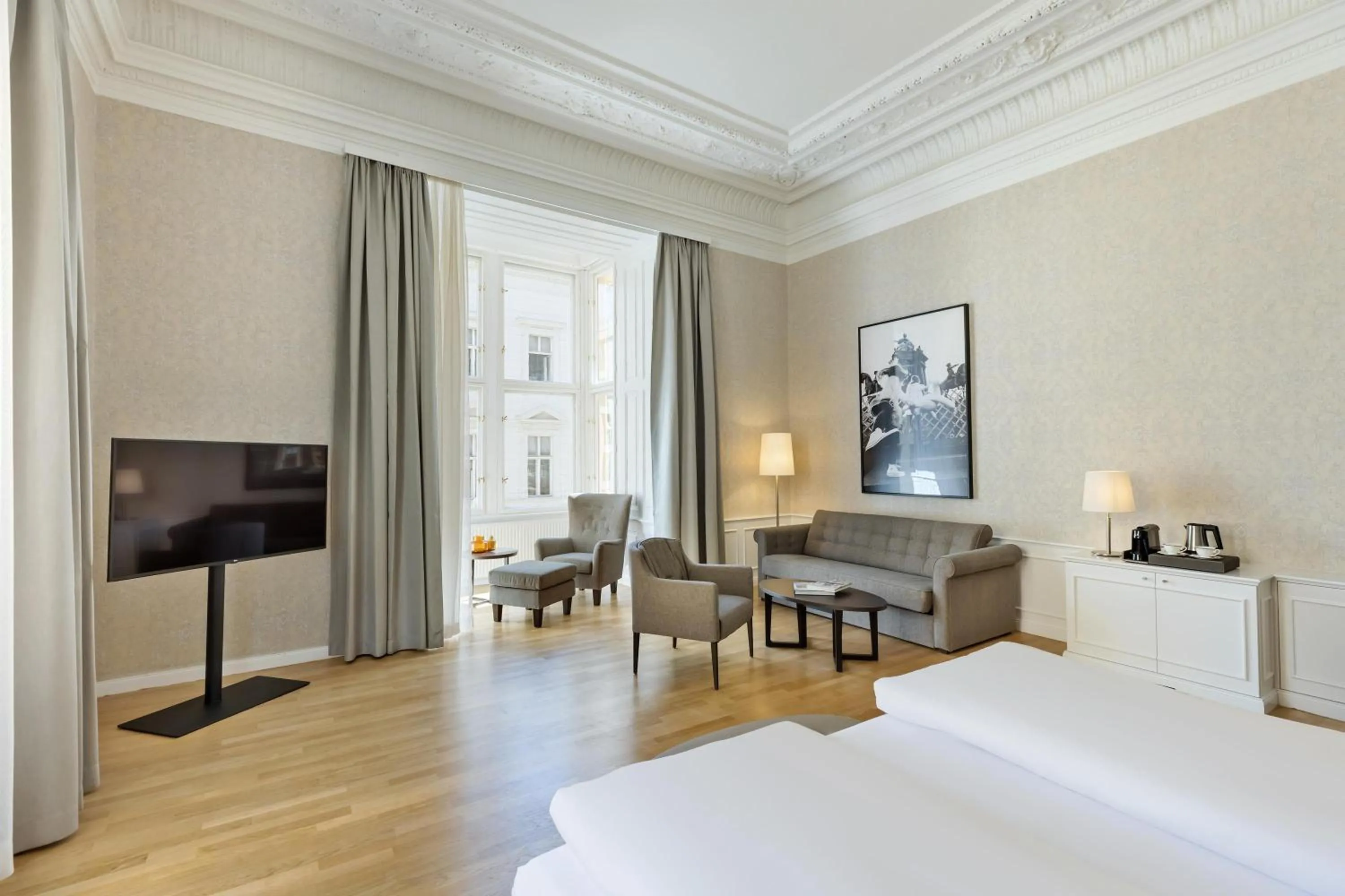 Photo of the whole room in Hotel Rathauspark Wien