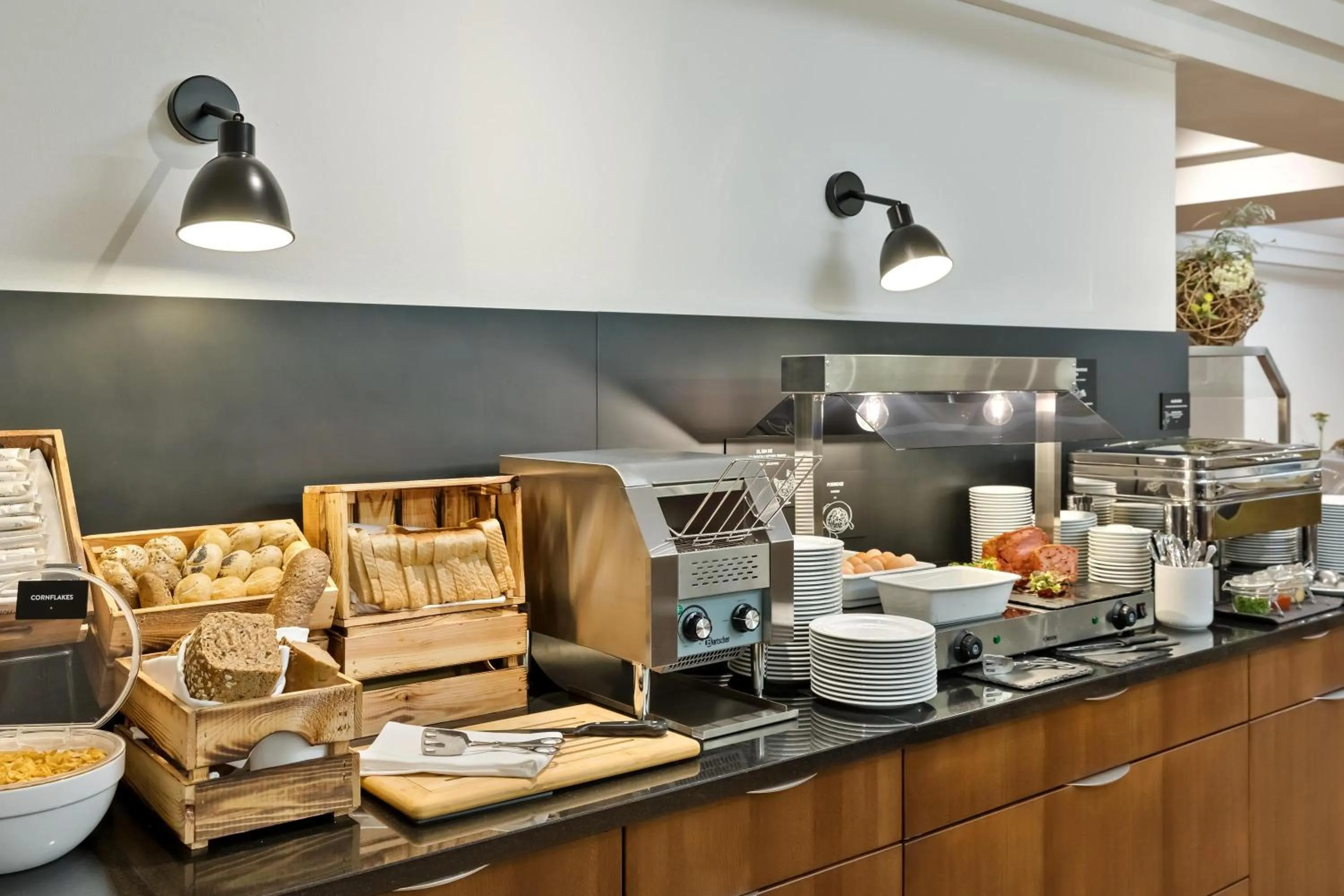 Restaurant/places to eat in Hotel Rathauspark Wien