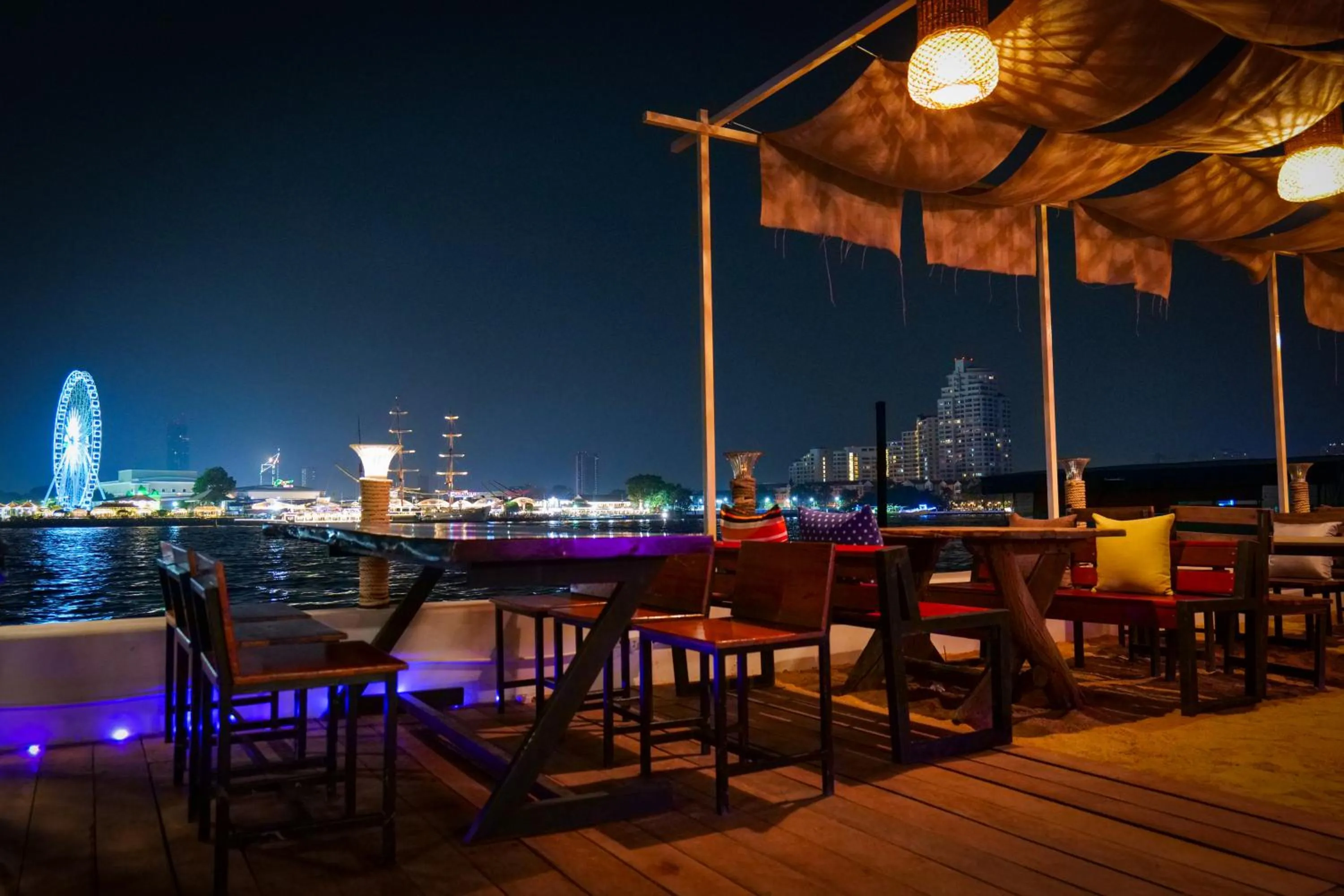 Restaurant/places to eat in Anandpura Riverside Hotel