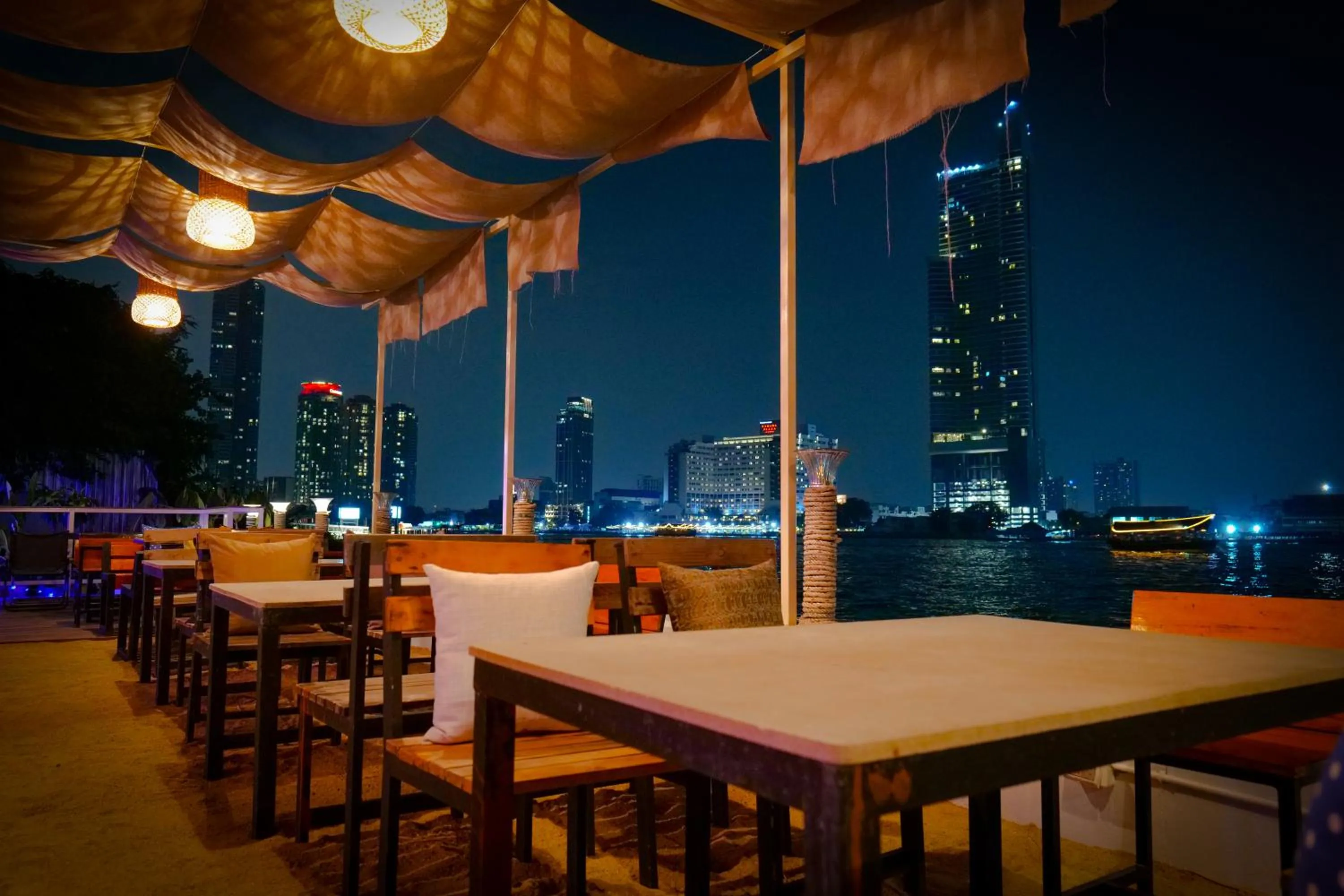 Restaurant/places to eat in Anandpura Riverside Hotel