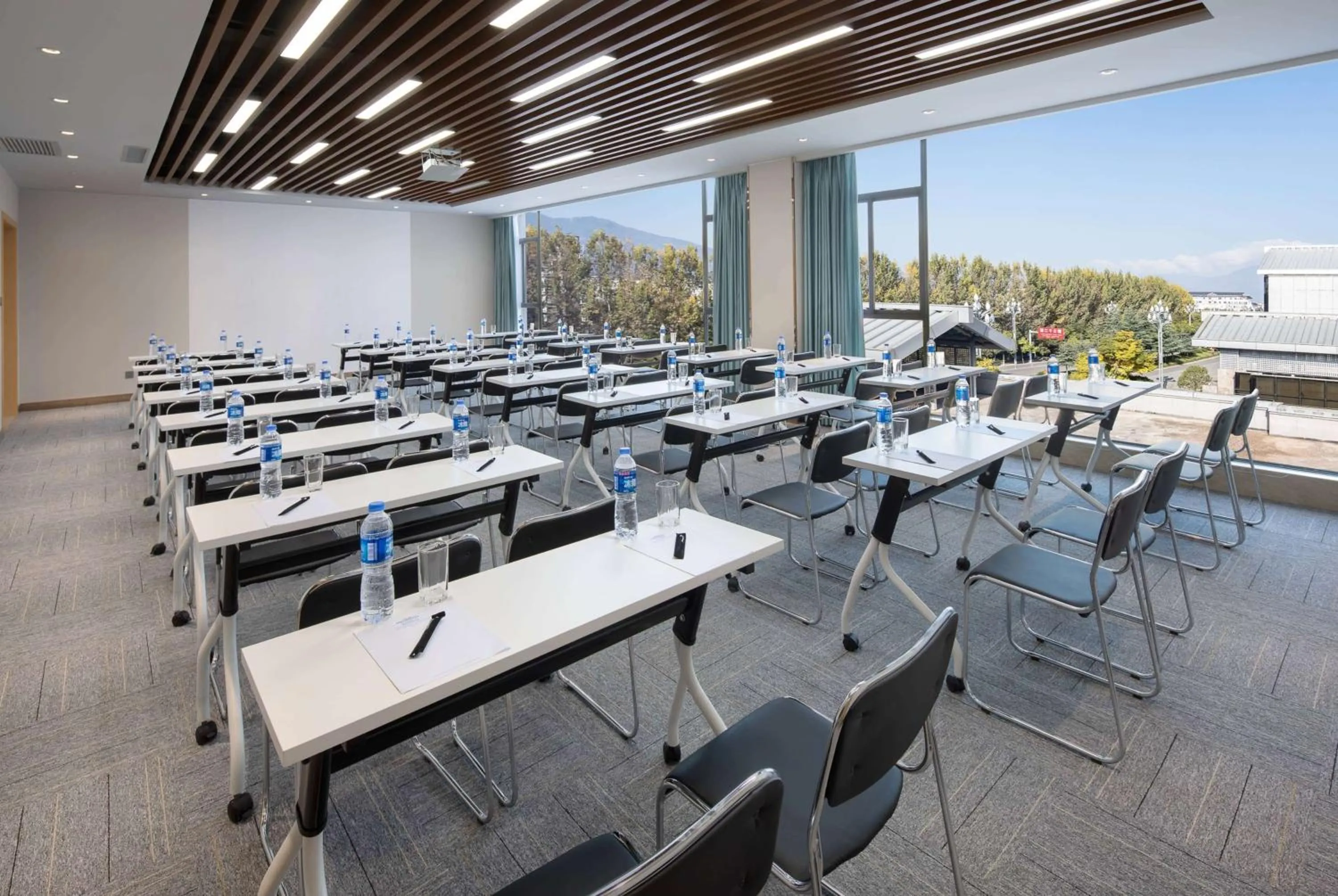 Meeting/conference room in Microtel by Wyndham Lijiang