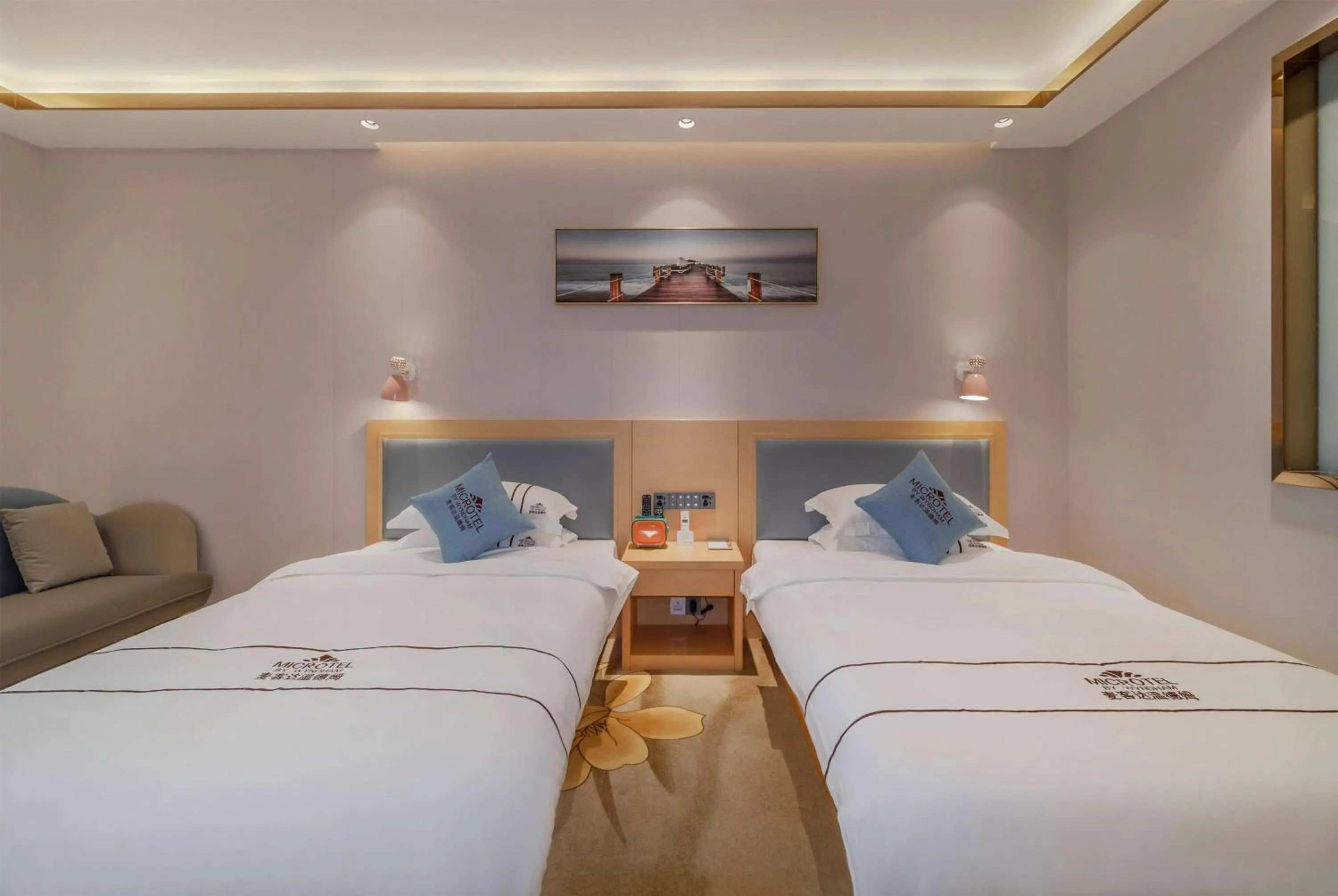 Bed in Microtel by Wyndham Lijiang