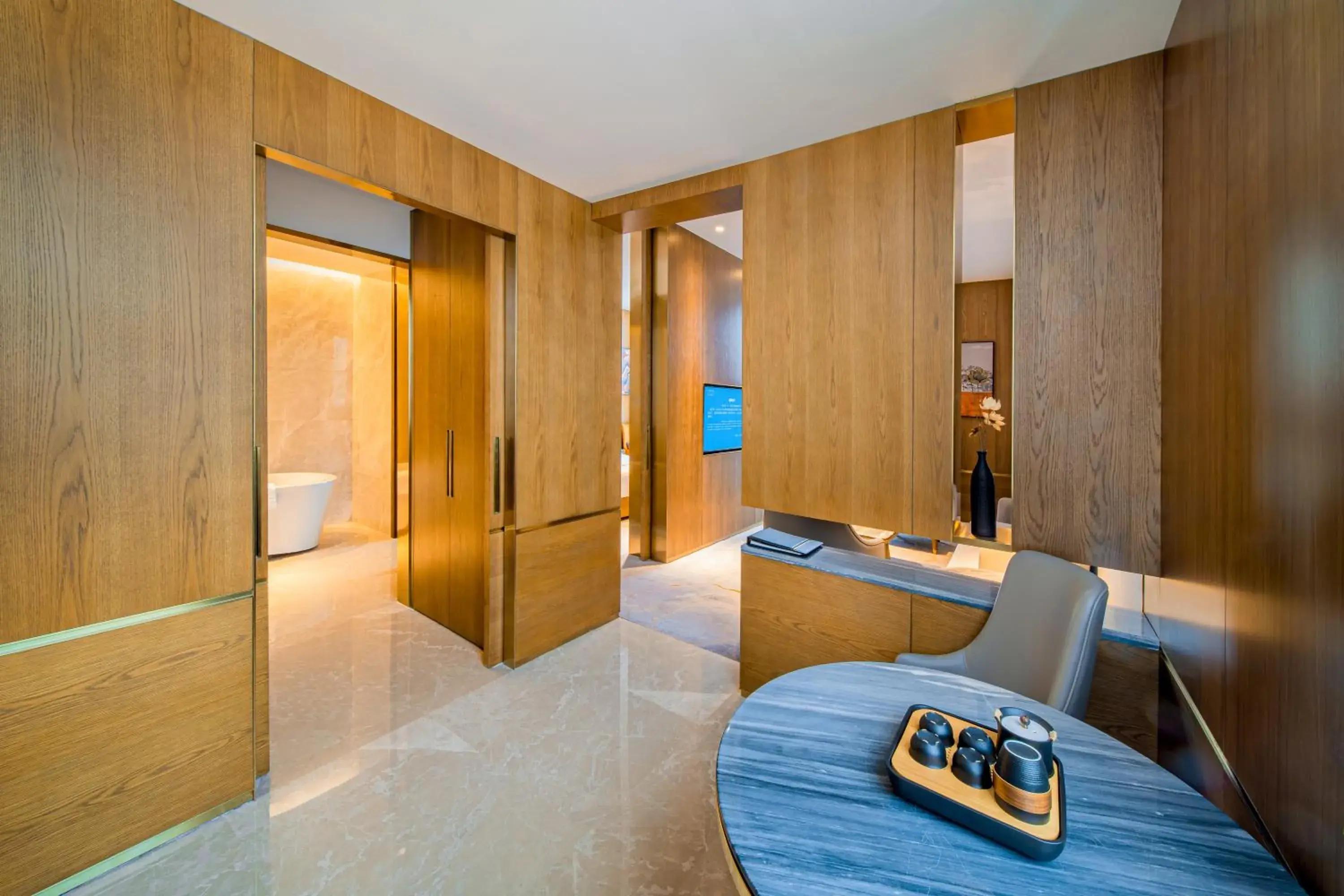 Deluxe King Suite - Non-Smoking in Wyndham Shiyan Downtown Deluxe King Suite - Non-Smoking in Wyndham Shiyan Downtown